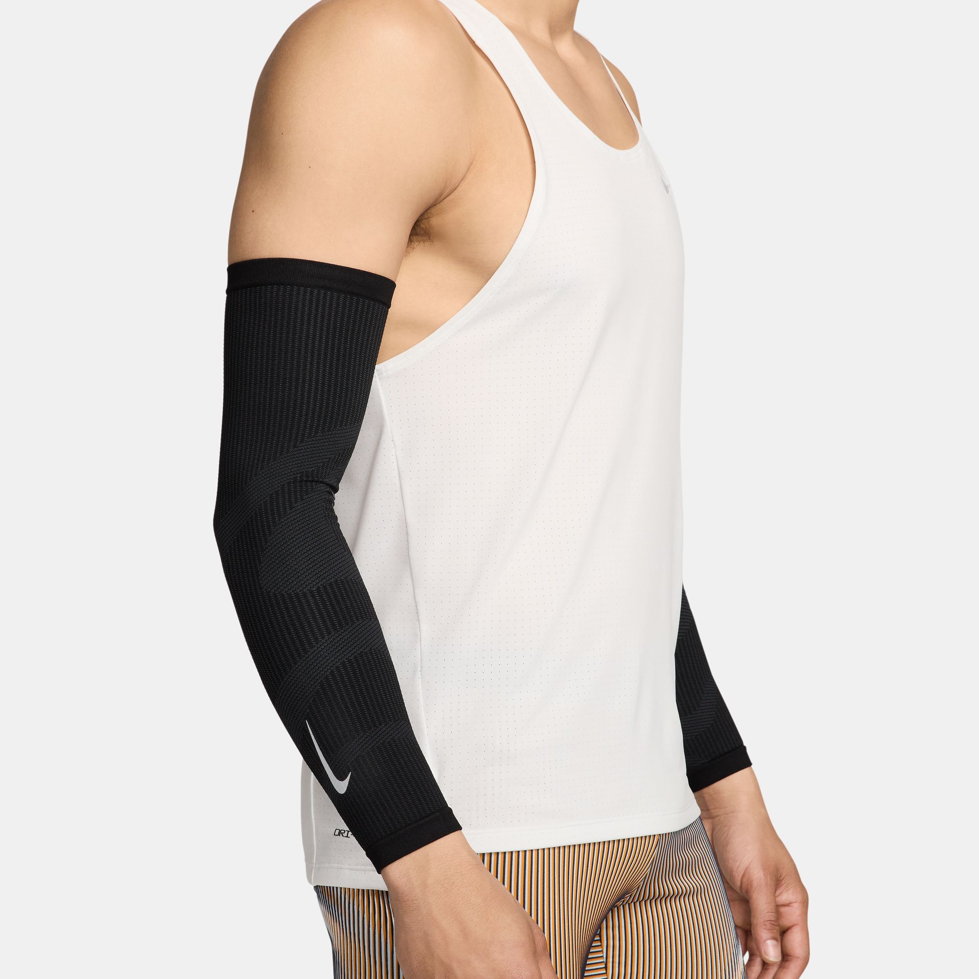 Nike arm sleeve hot sale