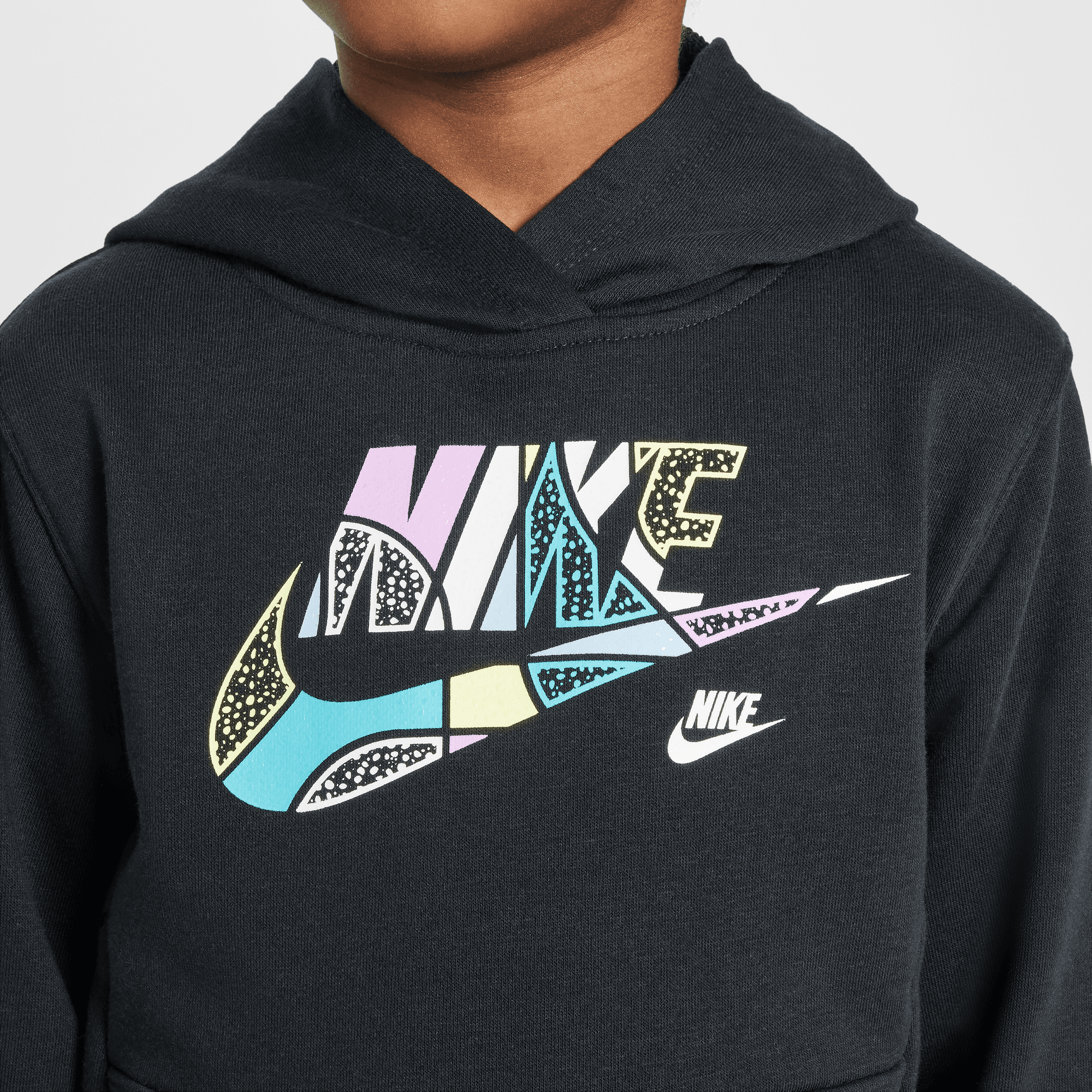 Nike Sportswear "Outside the Lines" image number 3