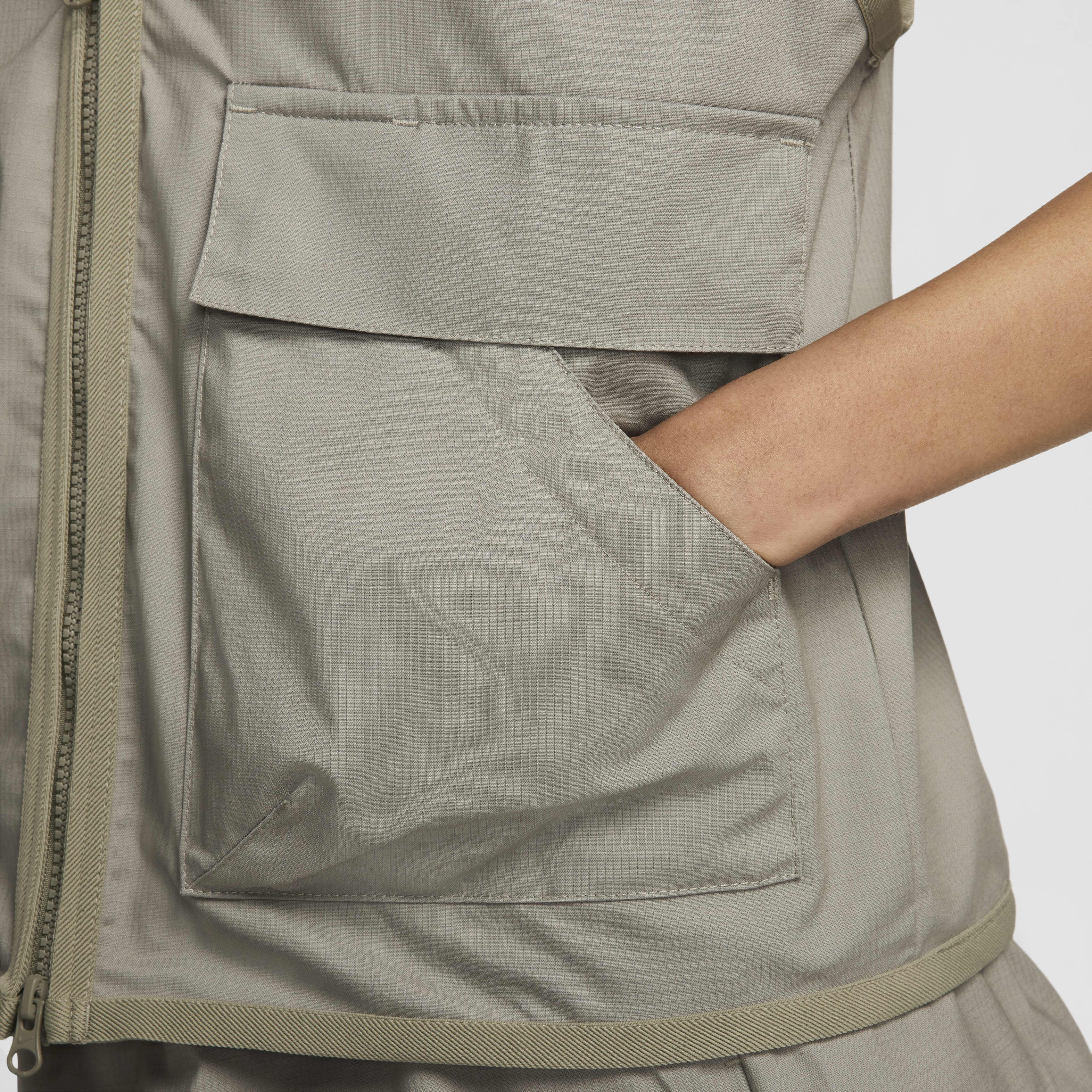 Nike Sportswear Essential image number 5