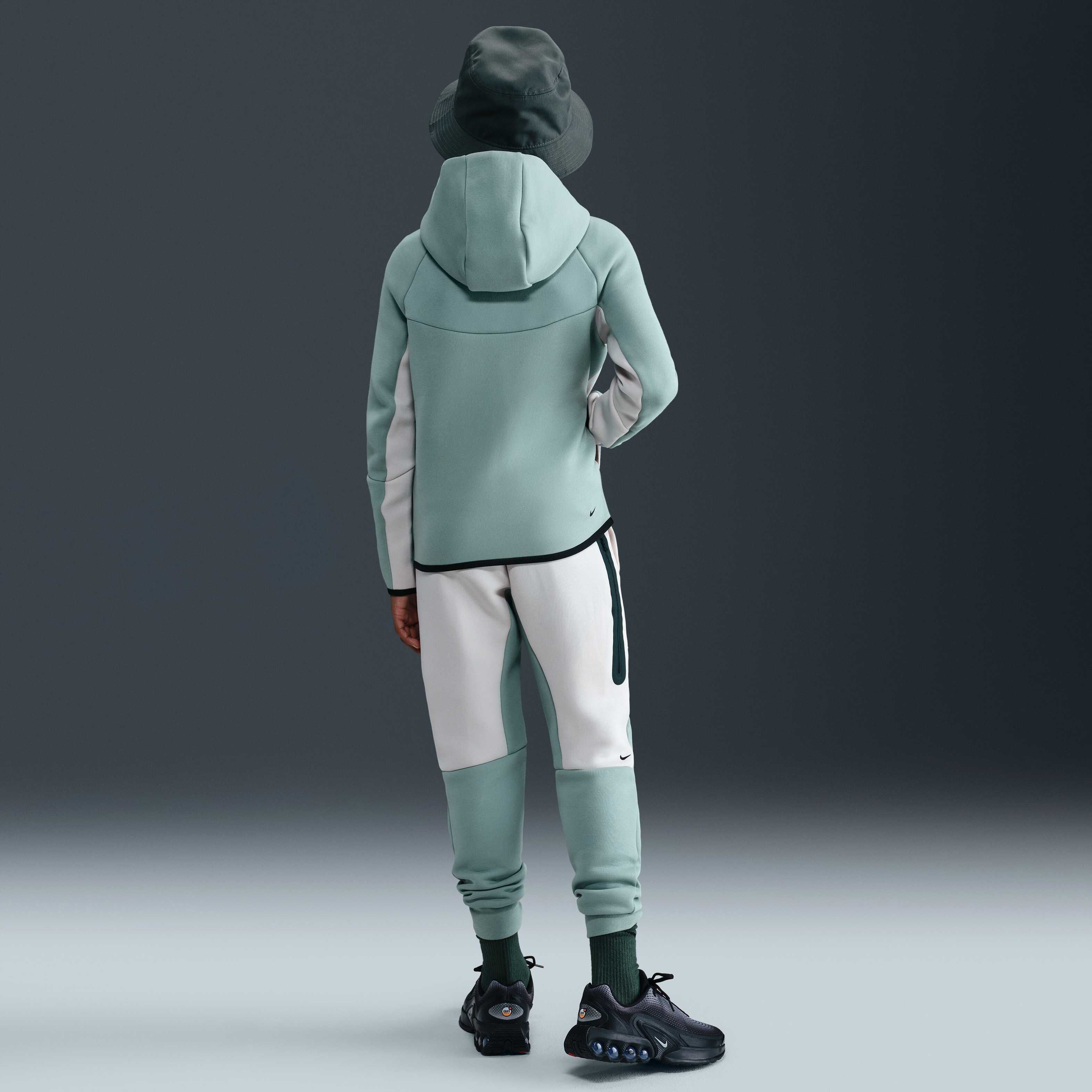 Nike Sportswear Tech Fleece image number 4