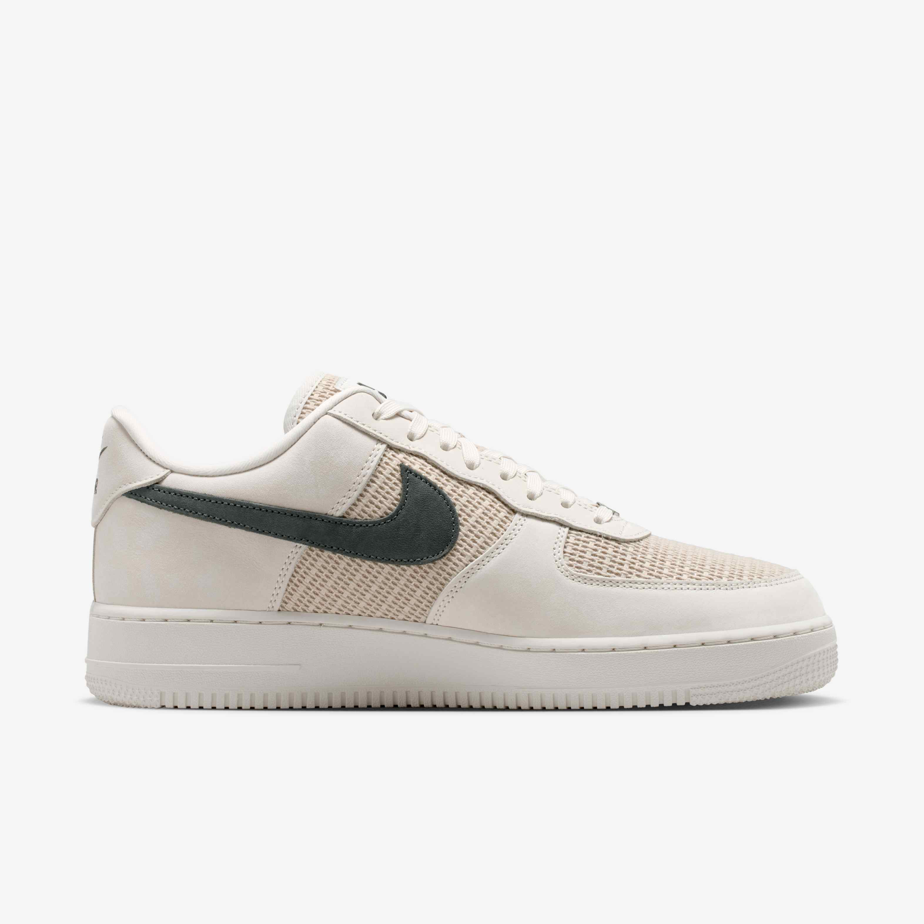 Nike Air Force 1 '07 LV8 image number 2