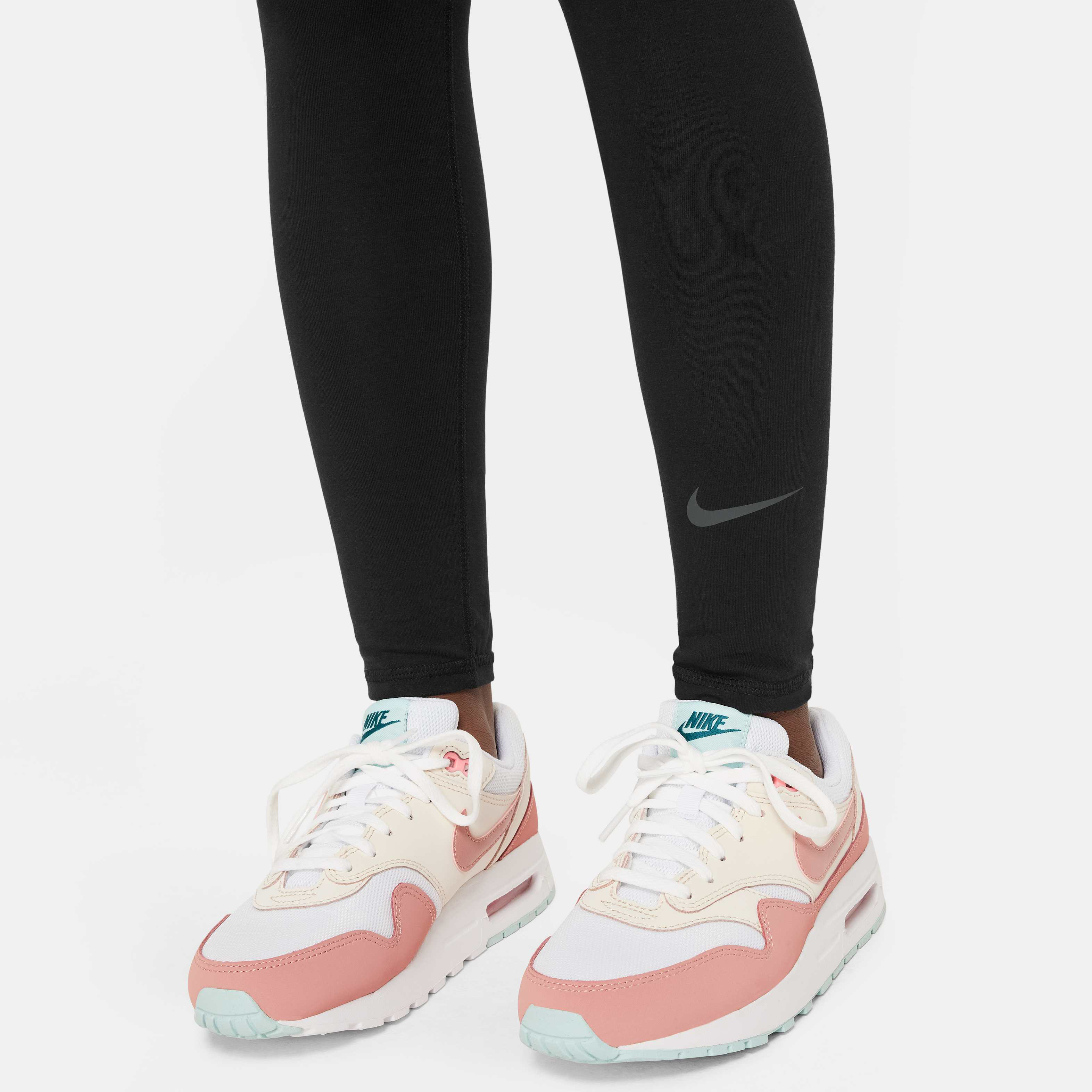 Nike Sportswear Favourites image number 3