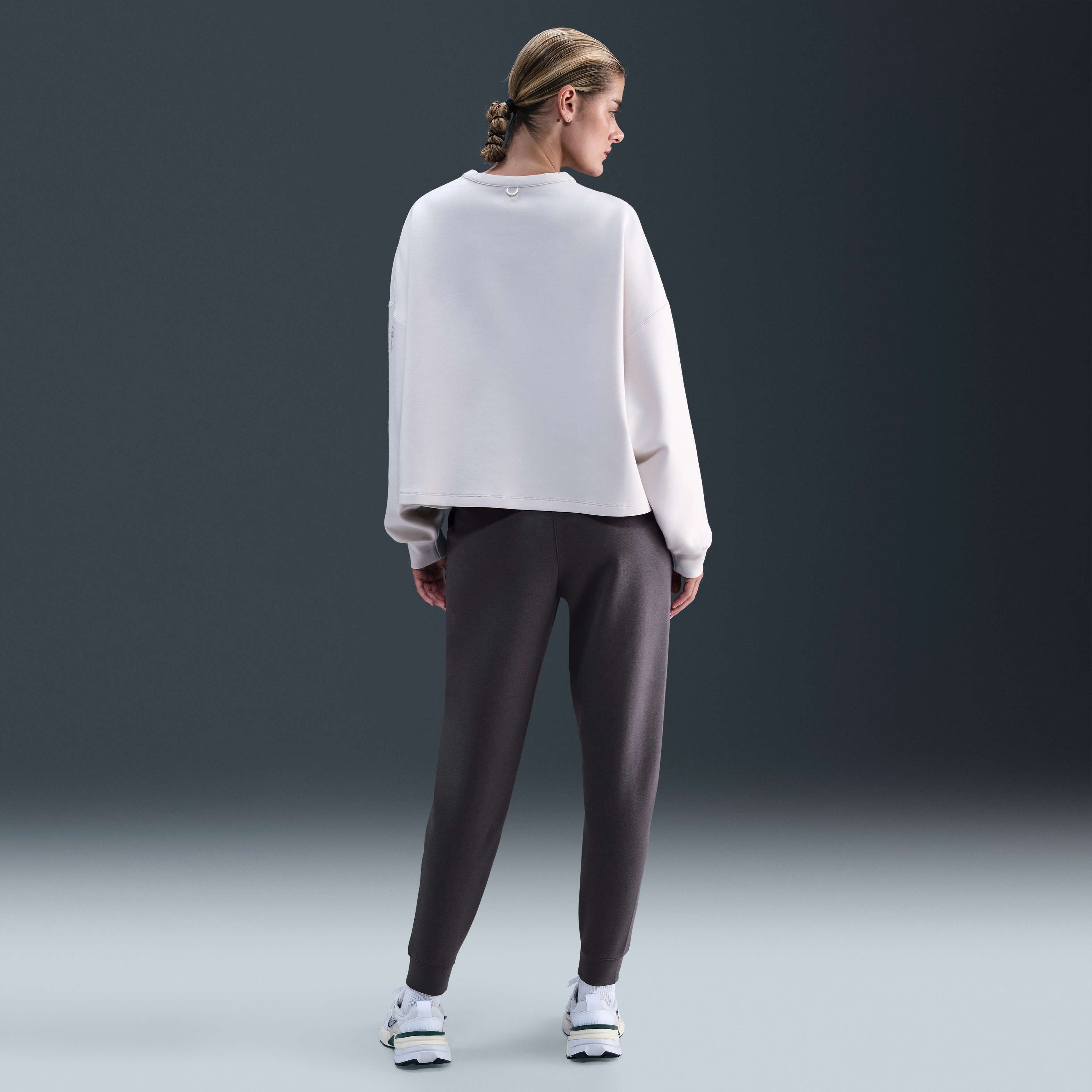 نايكي 24.7 امبوسبلي سوفت image number 3