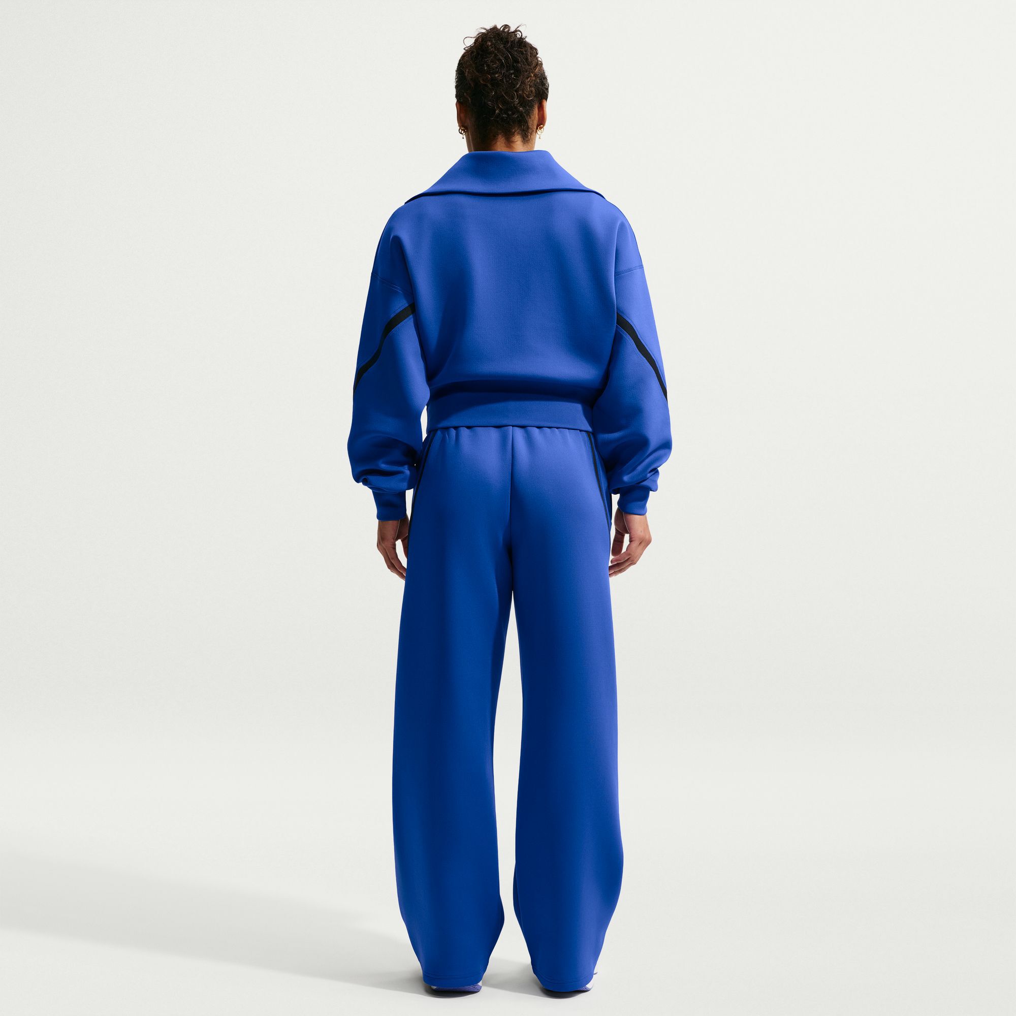 Nike Advantage image number 1
