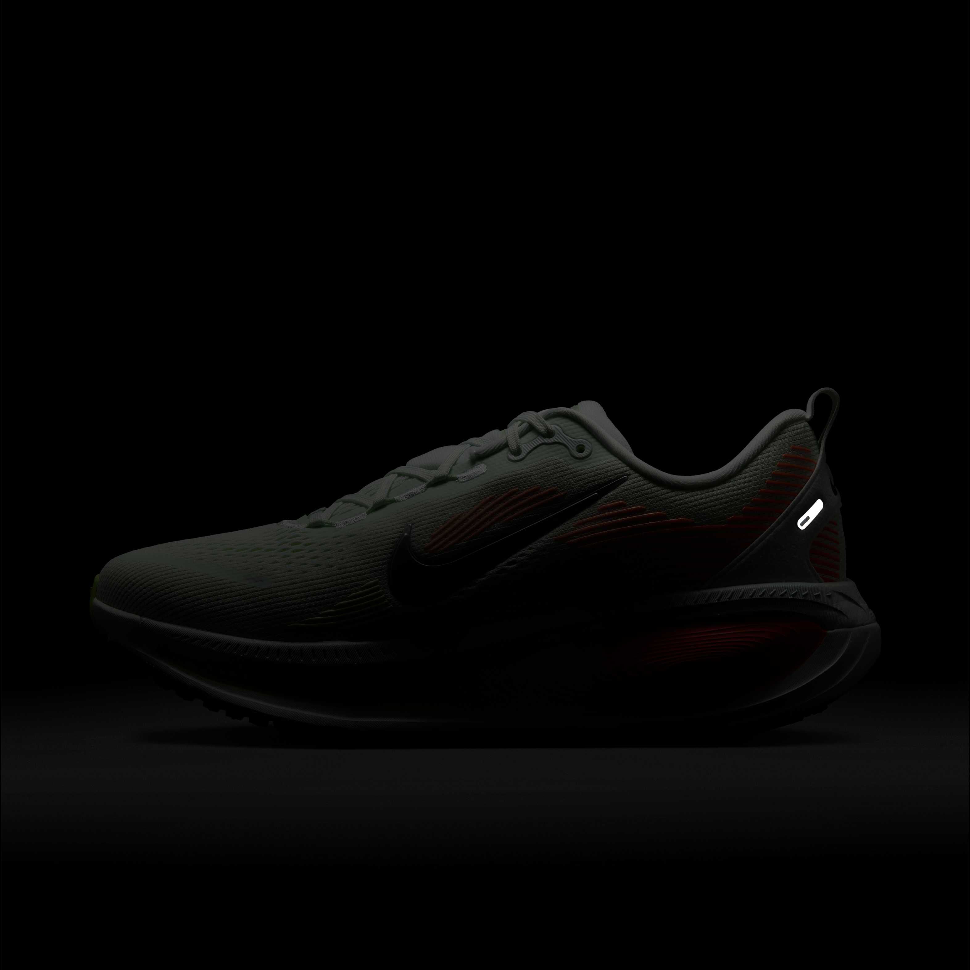Nike Vomero 18 image number 10