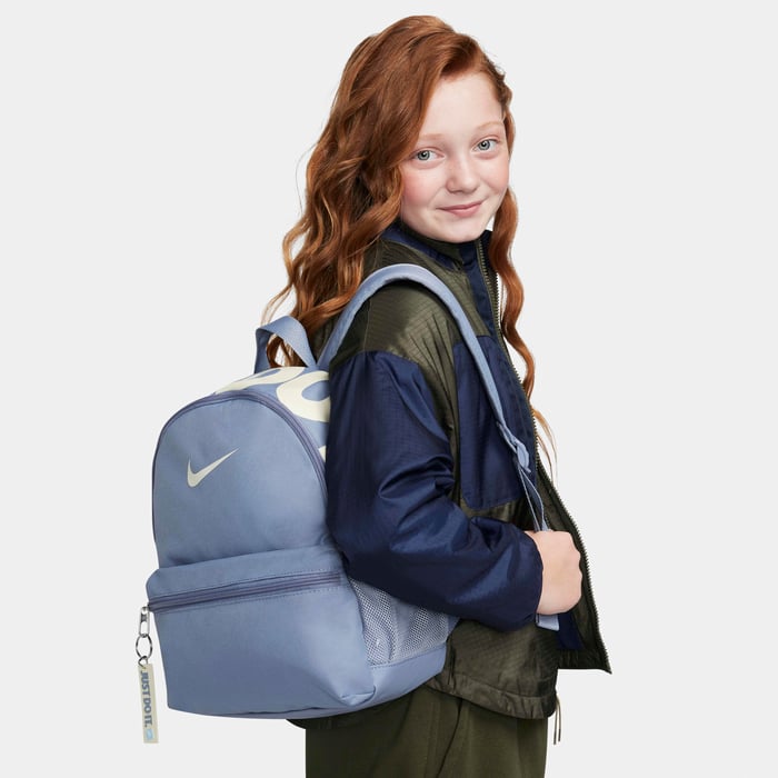 nike backpack brasilia youyh Kid's JDI Mini (11L), Black/Black/Holo, MISC : Clothing, Shoes & Jewelry Perfect for hanging out with friends or adventuring around town Buy Nike Brasilia JDI Kids'