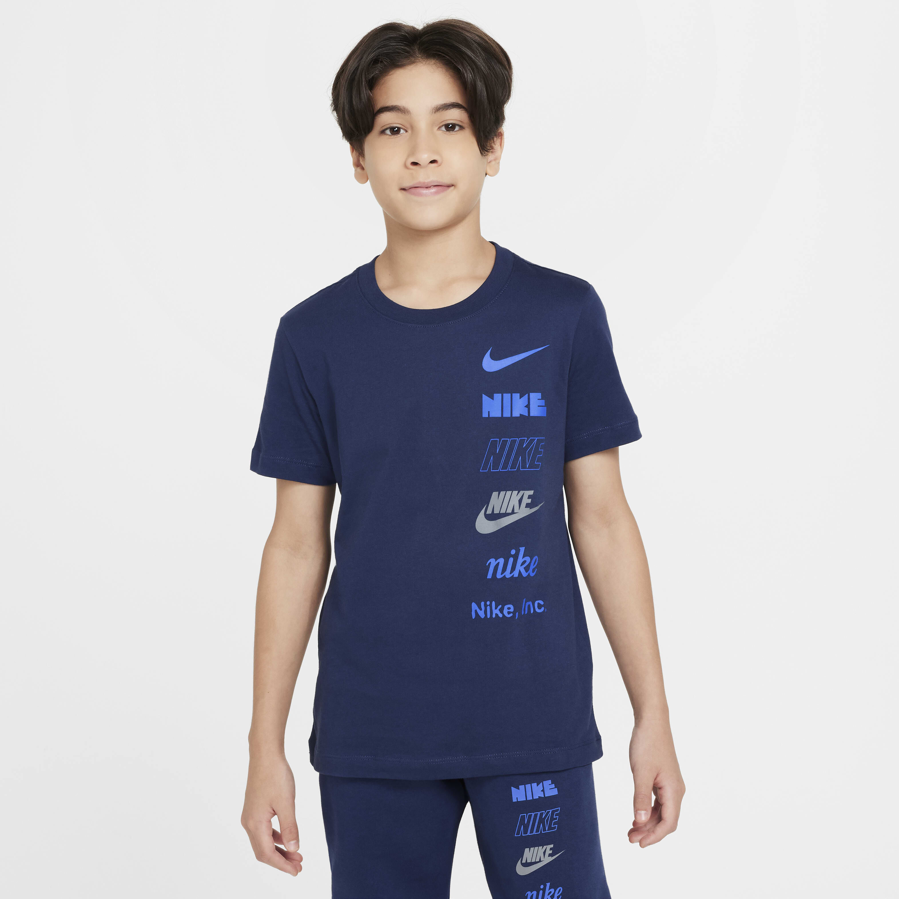 Nike Sportswear image number 0