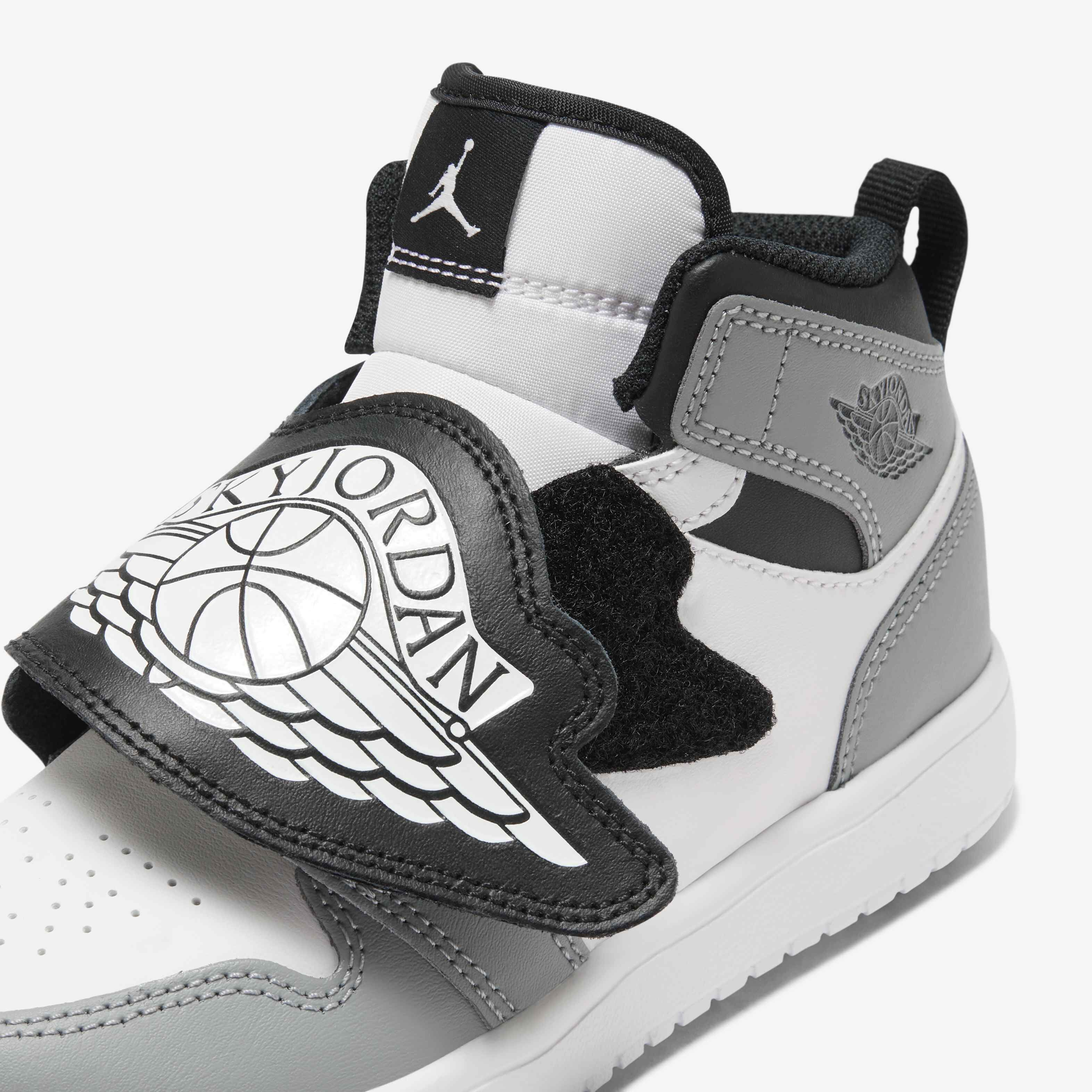 Sky Jordan 1 image number 8