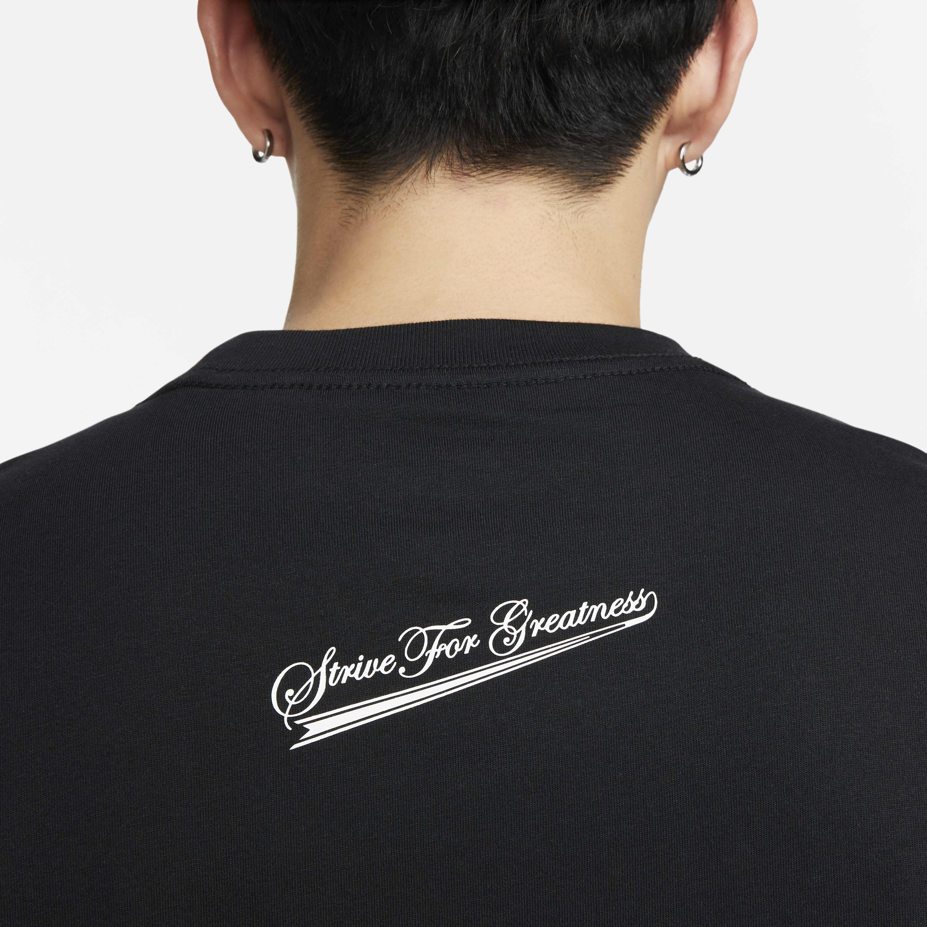 ليبرون x ليفربول F.C. image number 3