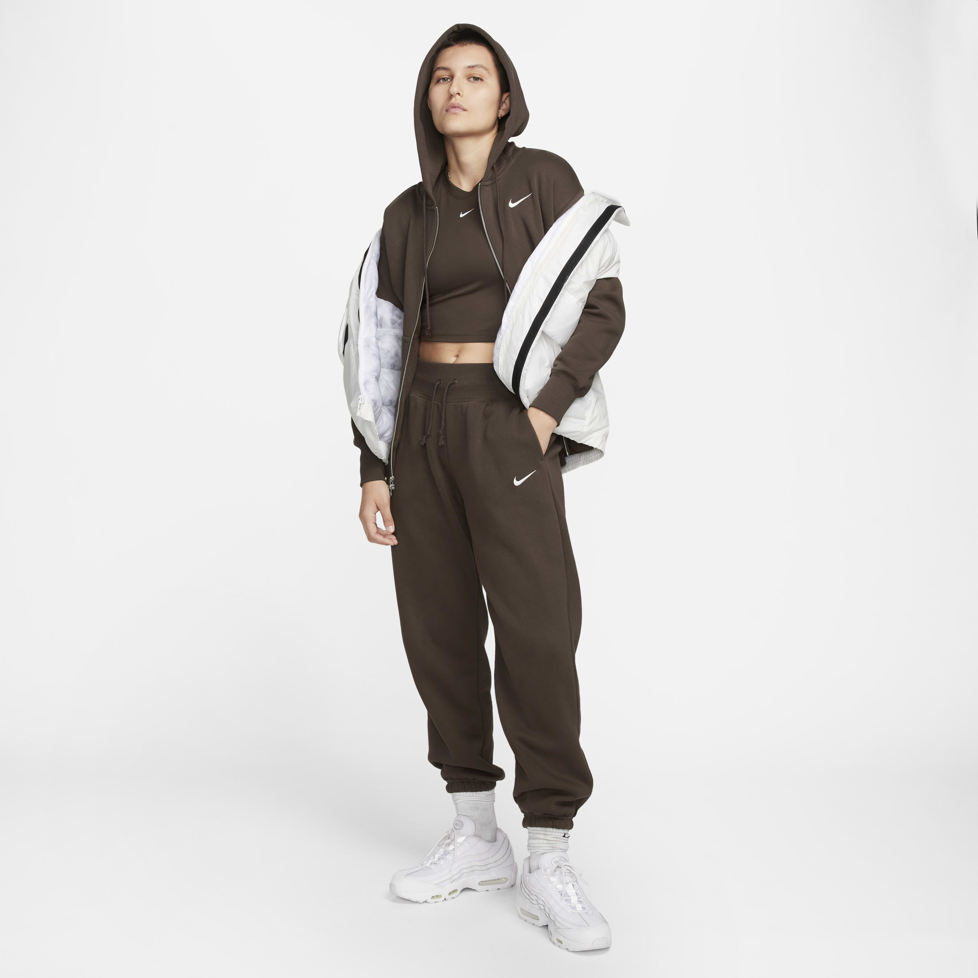 Nike Sportswear Essential image number 4