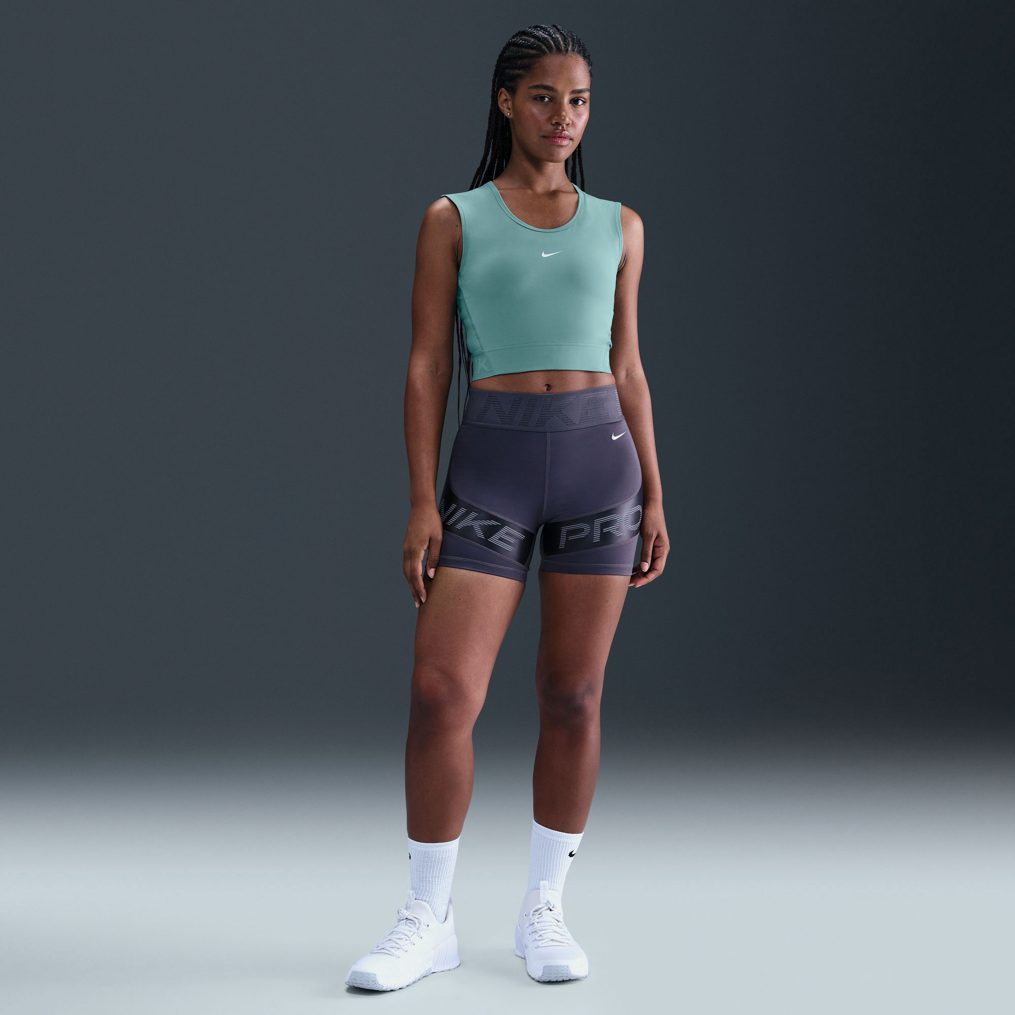 Nike Pro image number 3