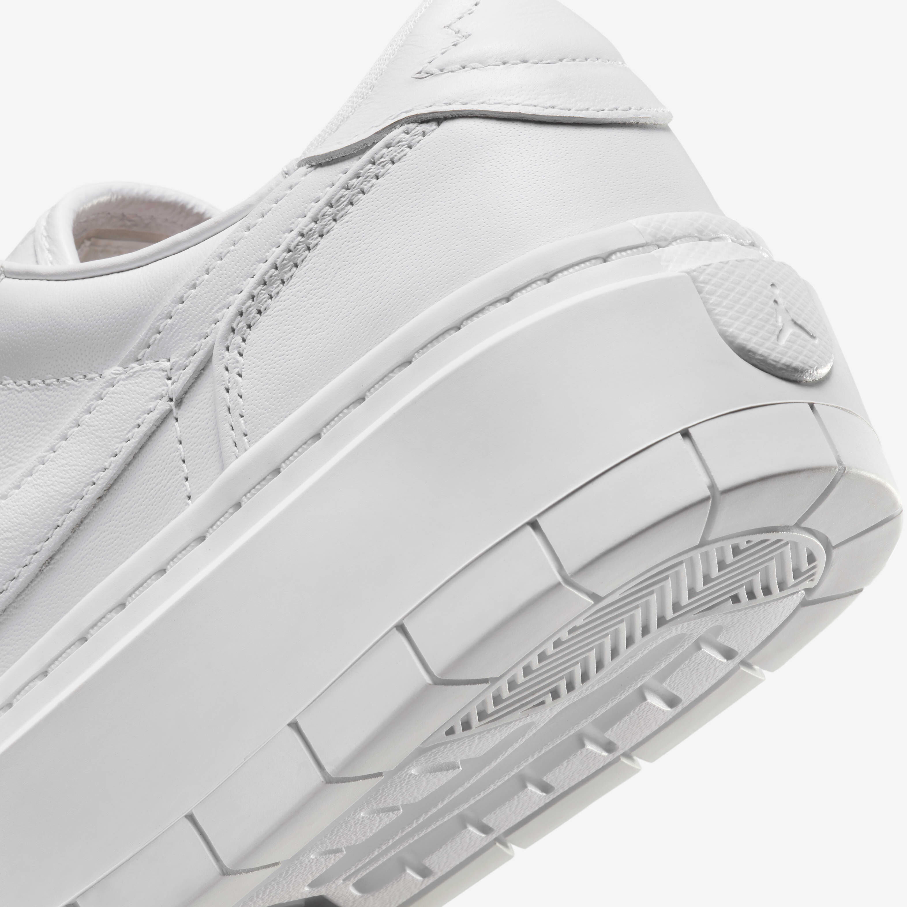 اير جوردن 1 اليڤيت لو image number 7