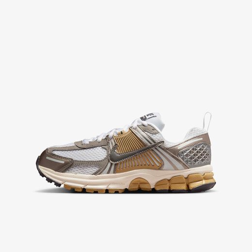 Vomero-Nike, Nike Vomero 5, Older Kids' Shoes with Reflective Design Accents Vomero-Nike, Nike Vomero 5, Older Kids' Shoes with Reflective Design Accents