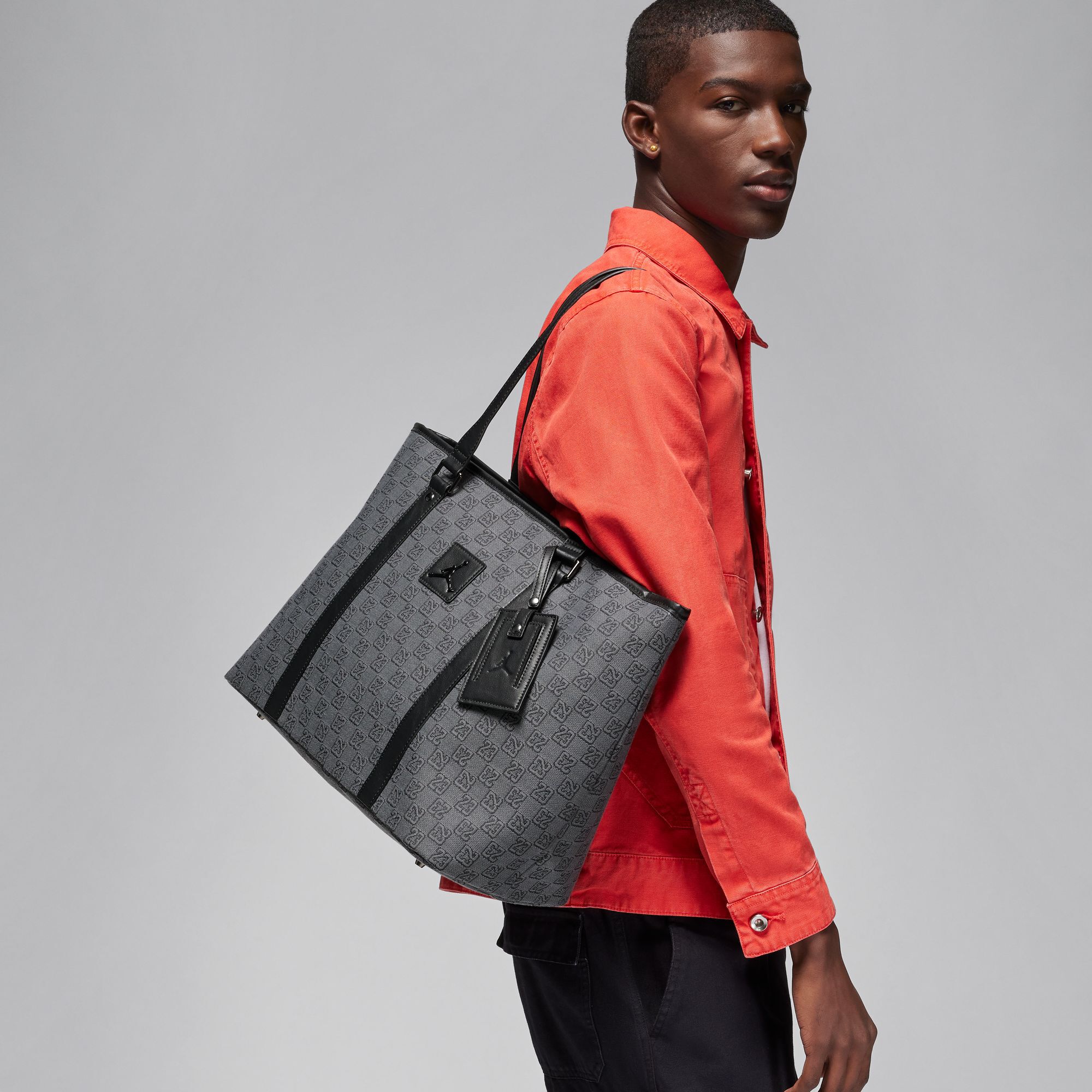 NIKE☆JORDAN☆モノグラム トートバッグ(32L) Grey Buy Jordan Monogram Tote Bag (32L) - Dark Smoke Grey | Nike