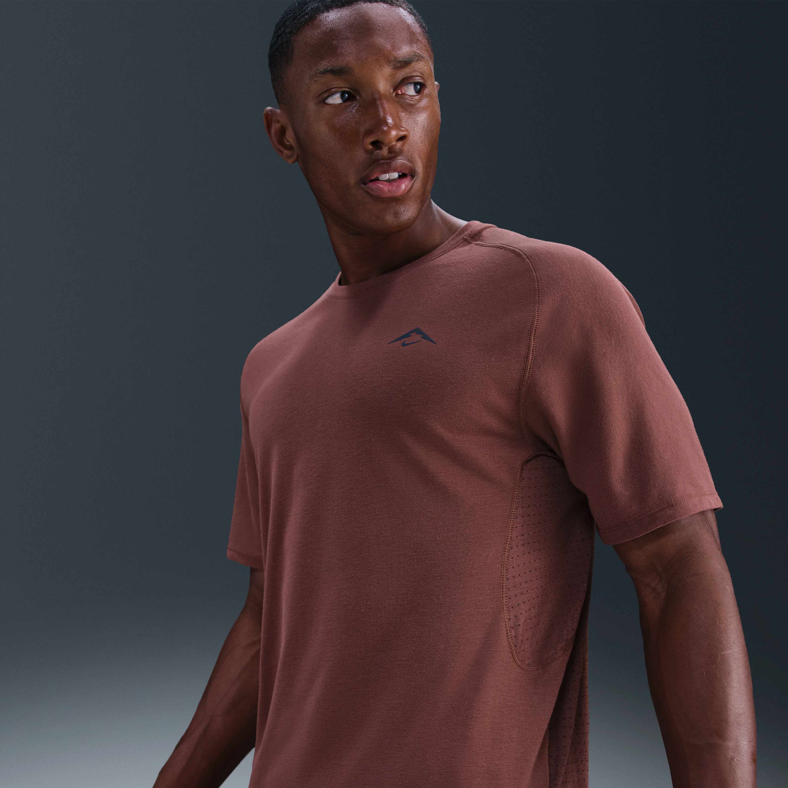 نايكي سولار تشيس image number 0