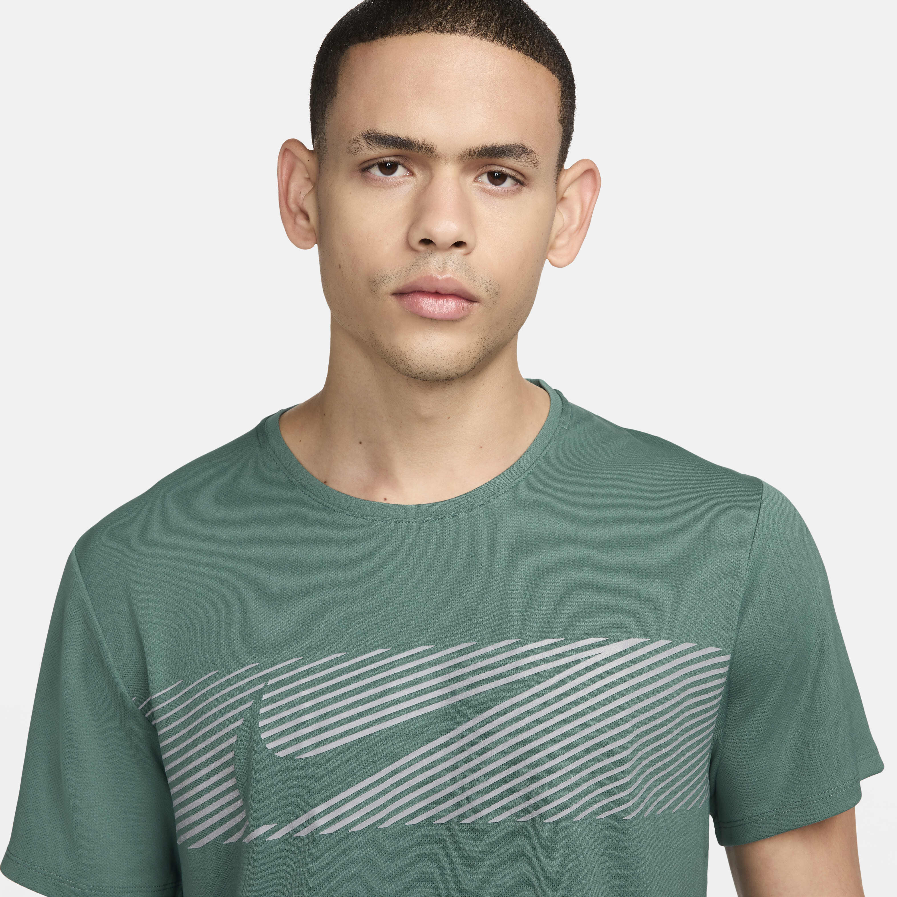 ★ Nike★ Mylar Flash Dry Fit UV Short Sleeve Running Top M Nike Miler Flash Dri-FIT UV Short-Sleeve Running Top