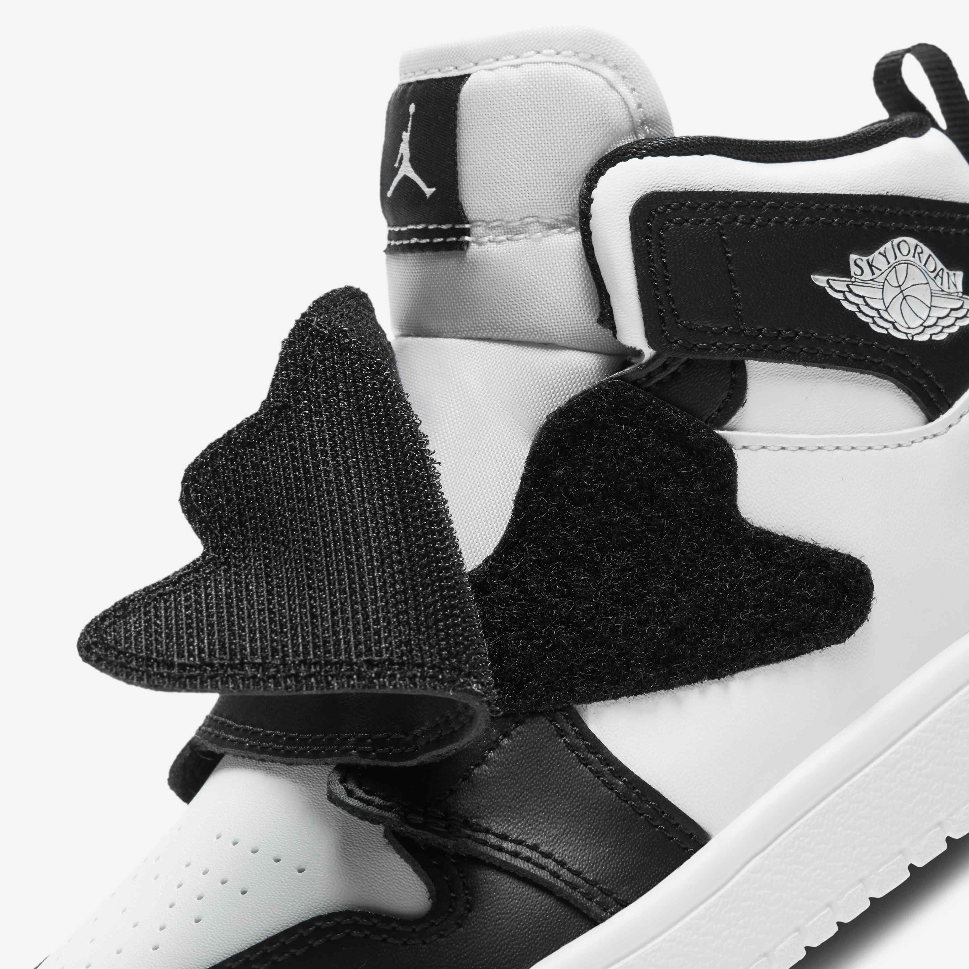 Sky Jordan 1 image number 8