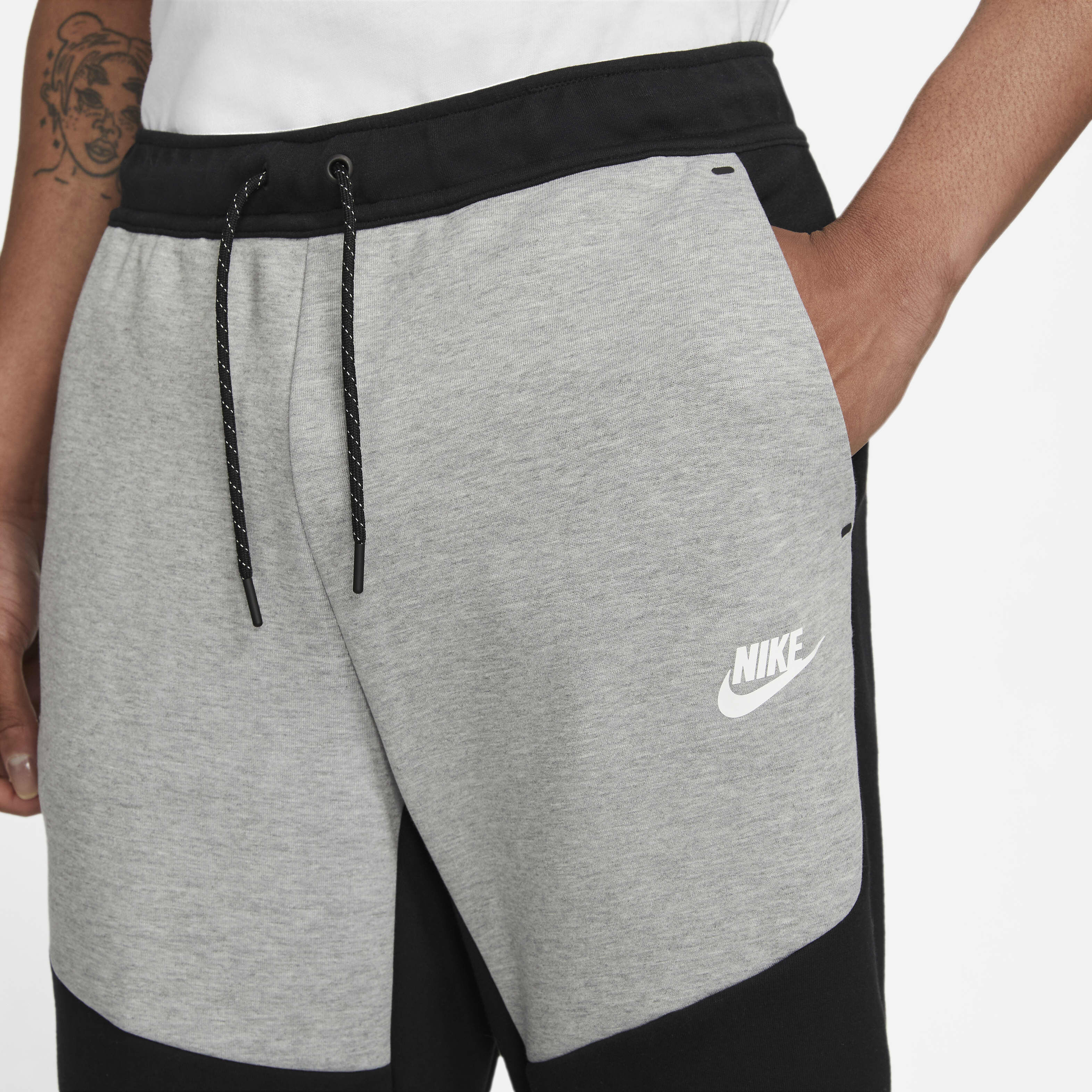 Nike Sportswear Tech Fleece image number 2