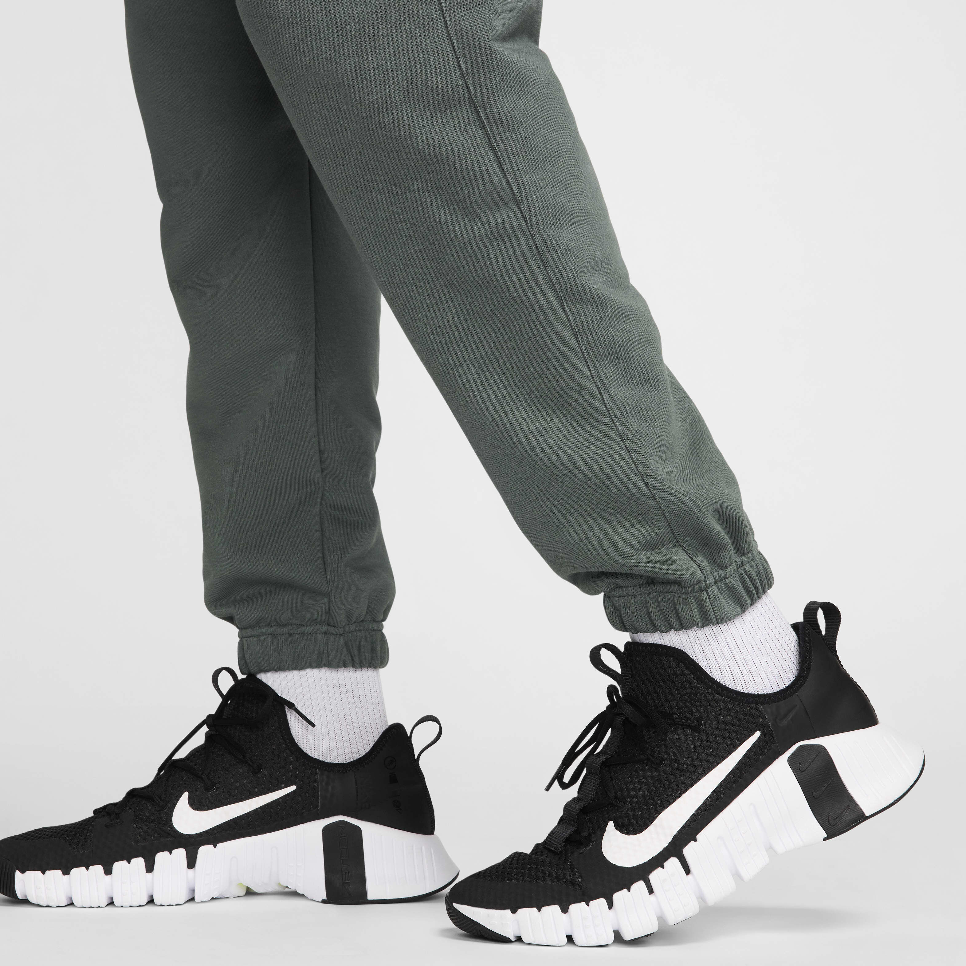 Nike 2 swoosh joggers 2025