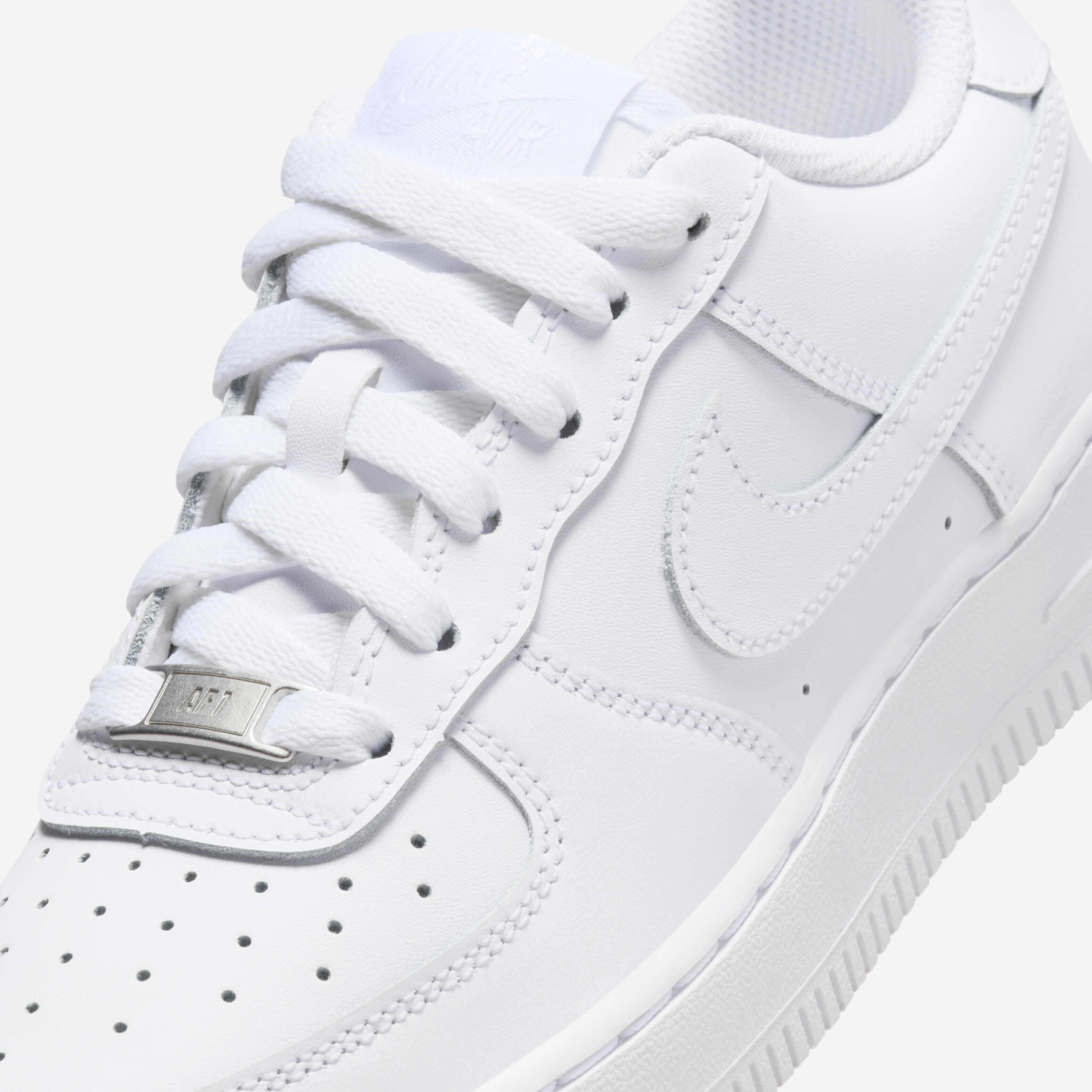 Buy Nike Air Force 1 LE Older Kids Shoes Nike Kuwait Official