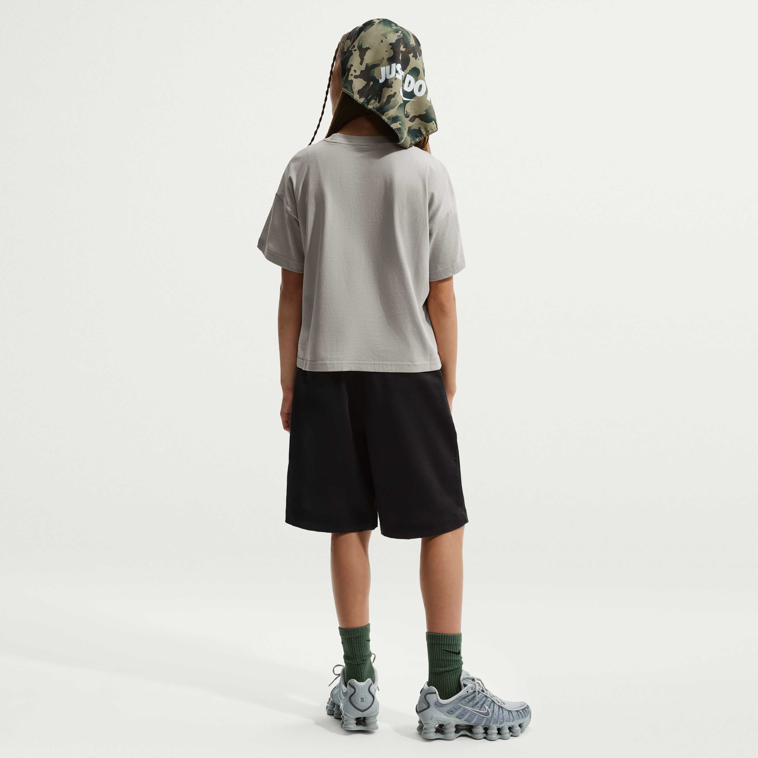 Nike Sportswear Essential image number 4