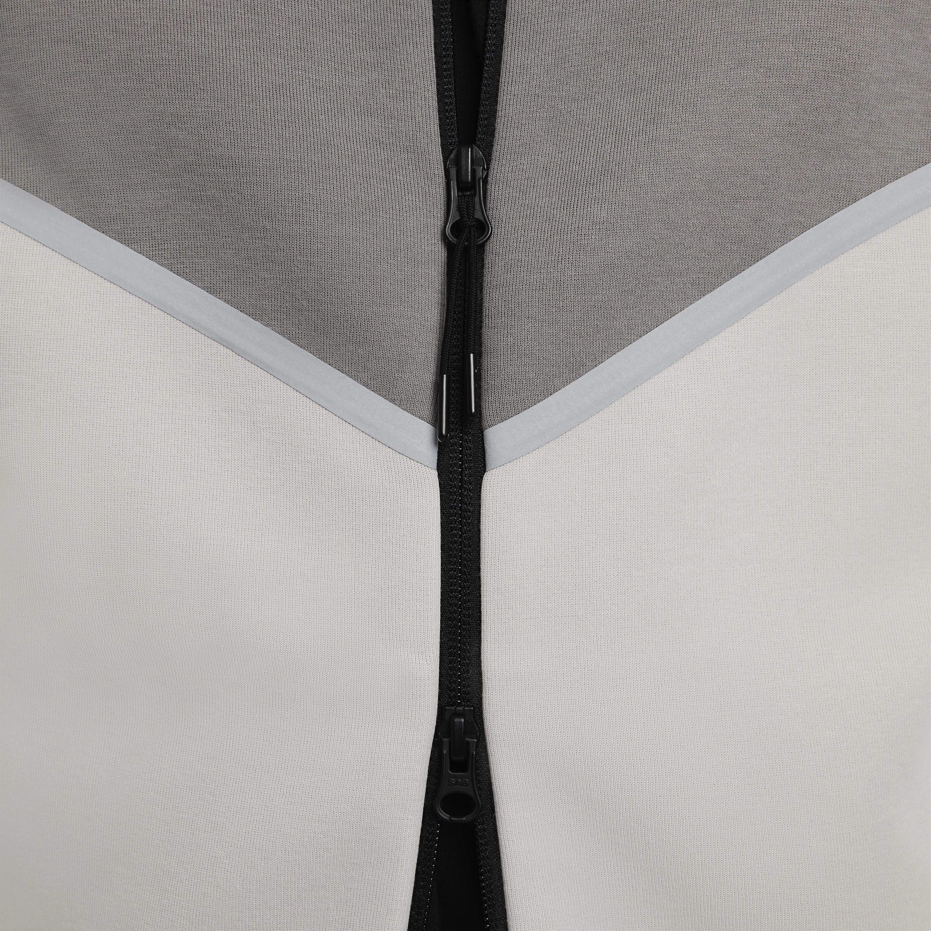 نايكي تك ويندرانر image number 4