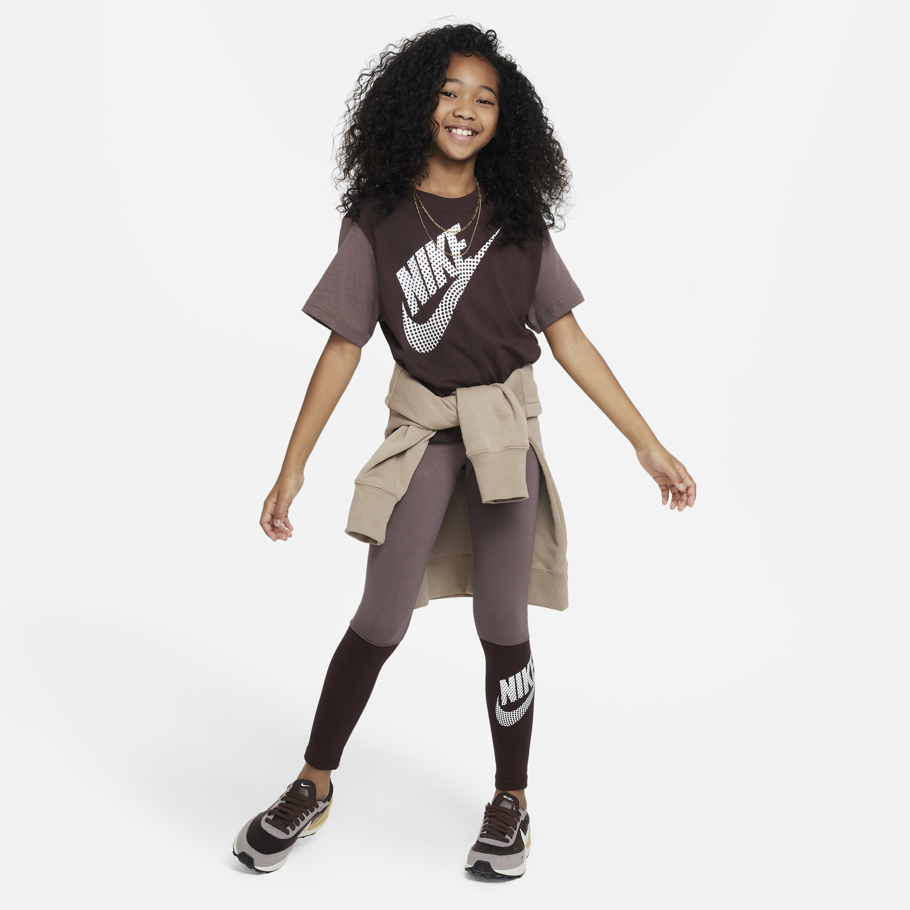 Nike Sportswear Favourites image number 4