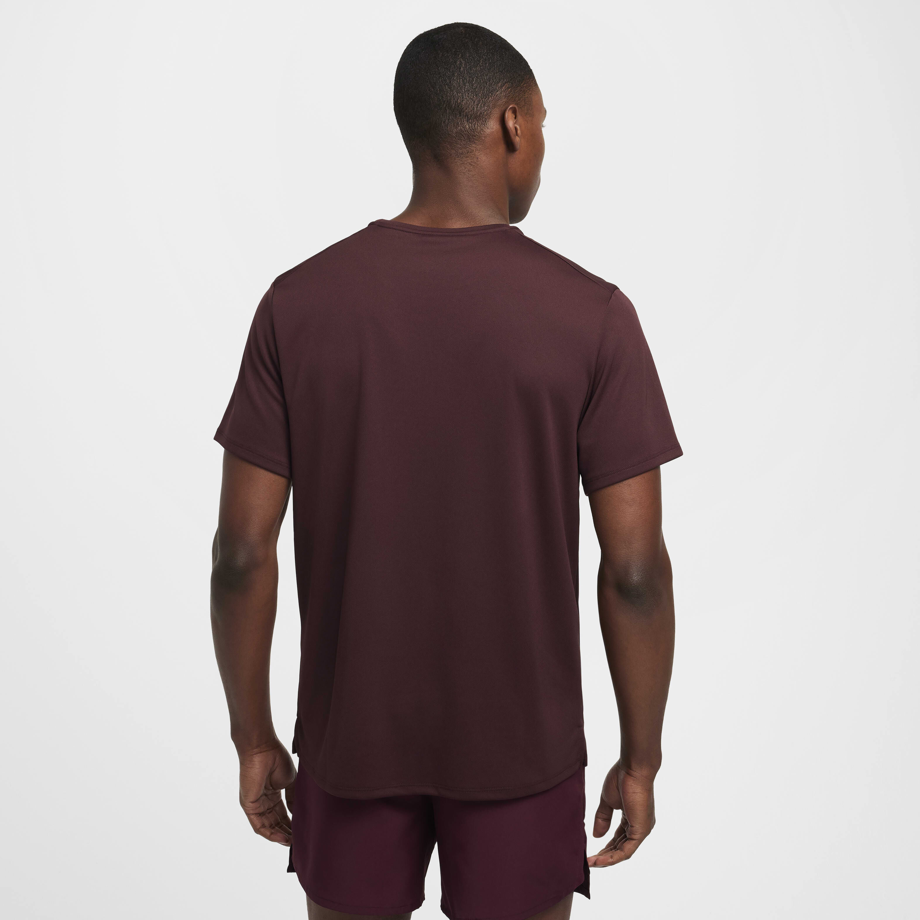 نايكي ميلر image number 1