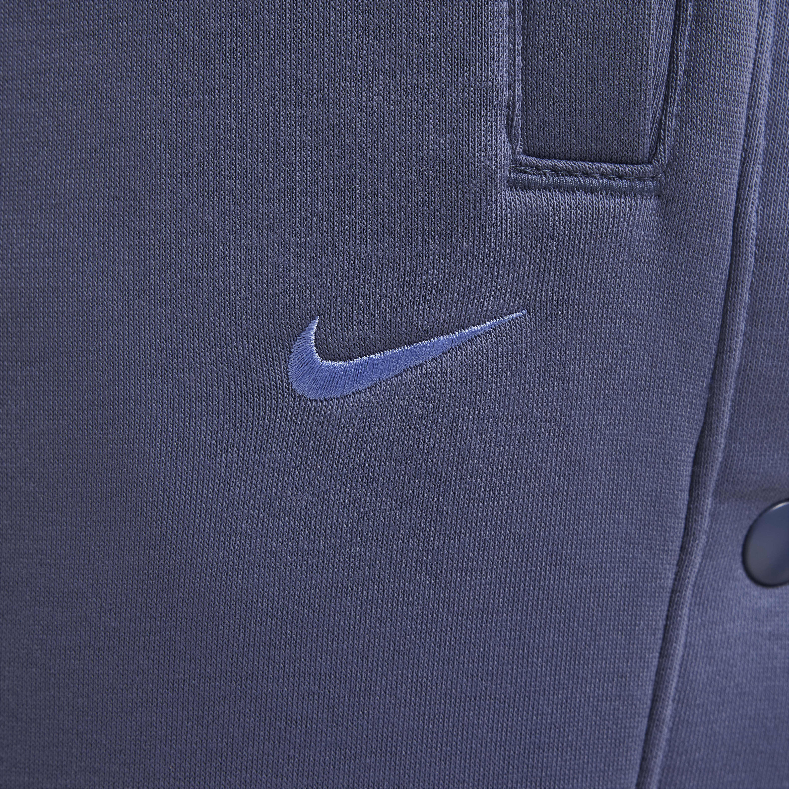 LeBron Standard Issue image number 3