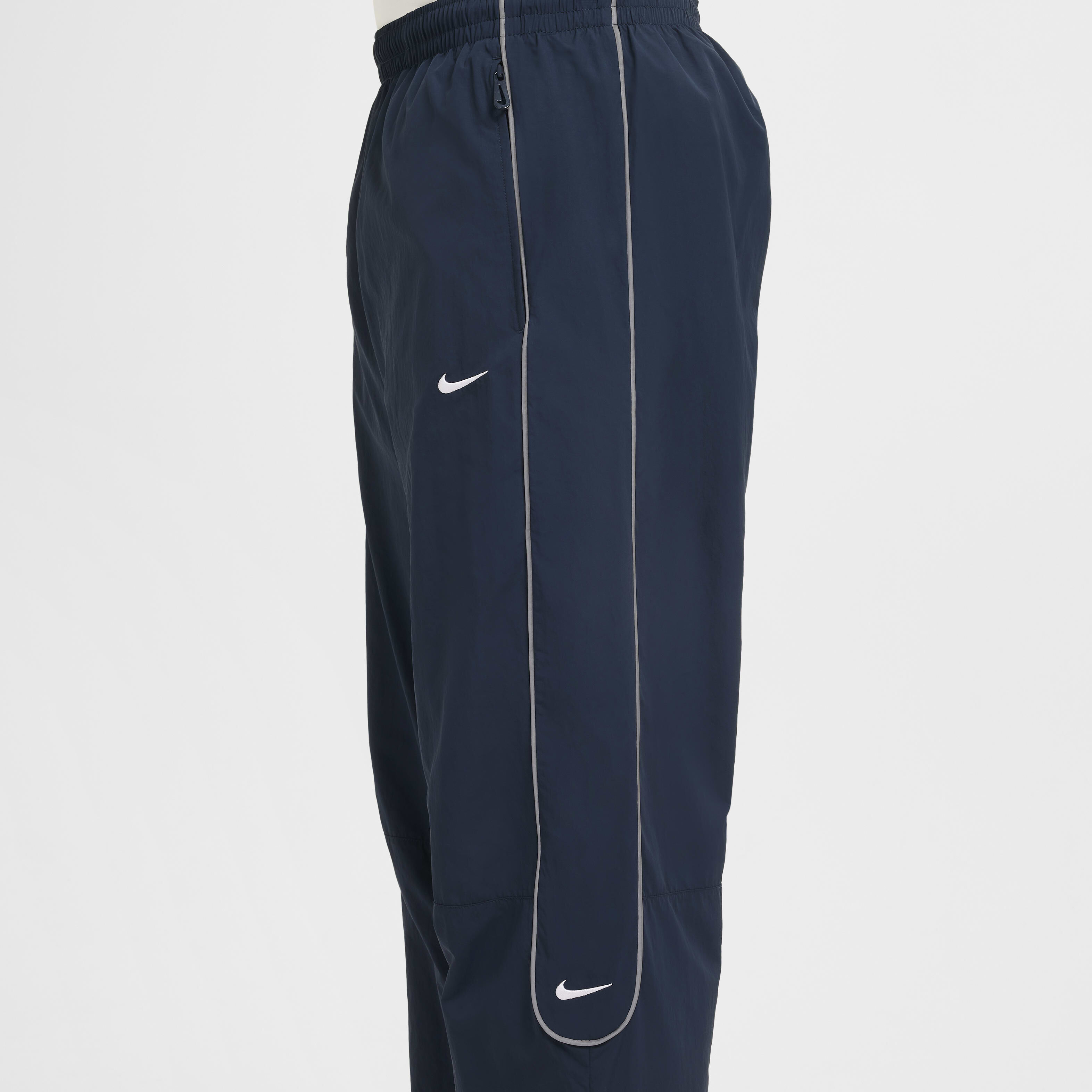 Nike Solo Swoosh image number 4