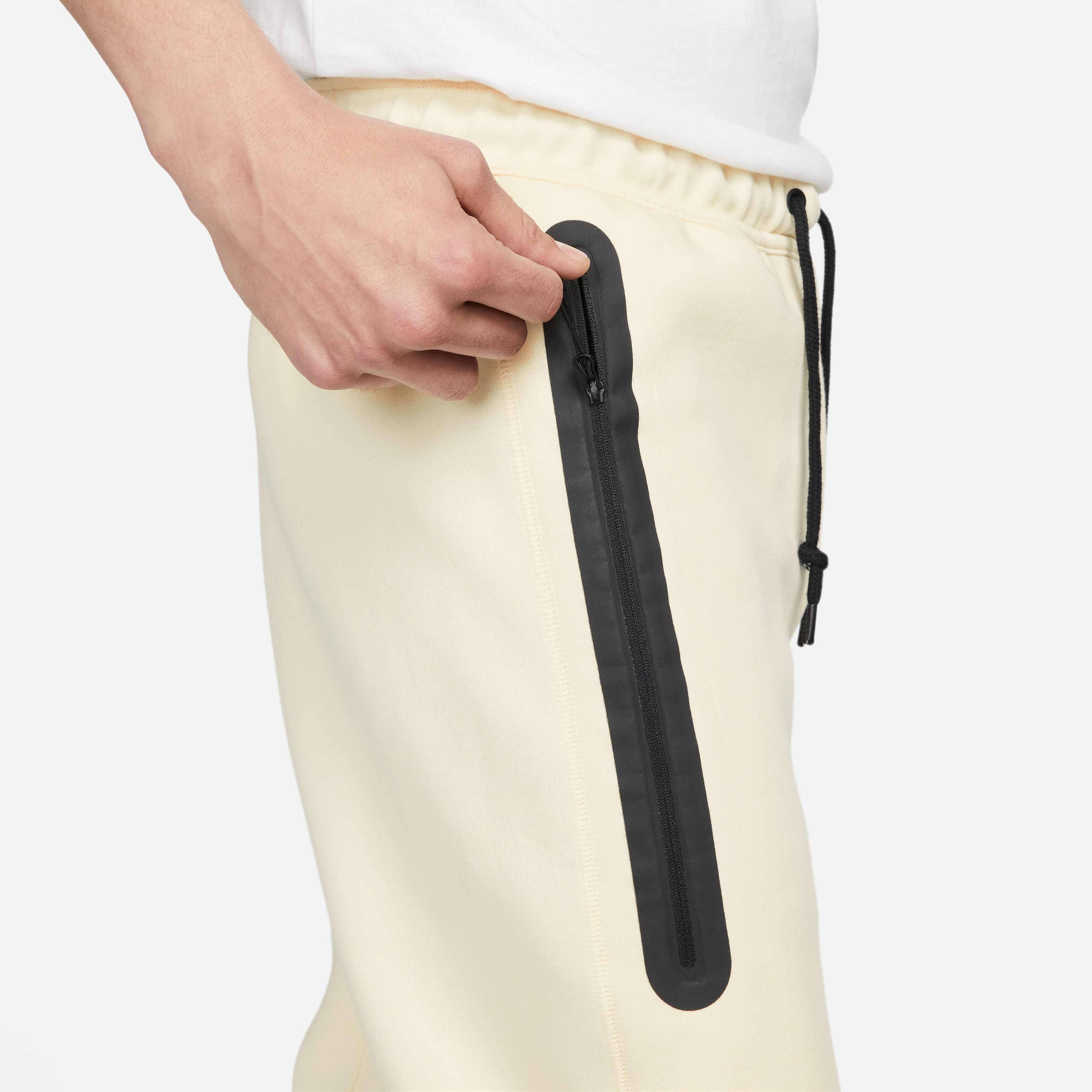 Nike Sportswear Tech Fleece image number 4