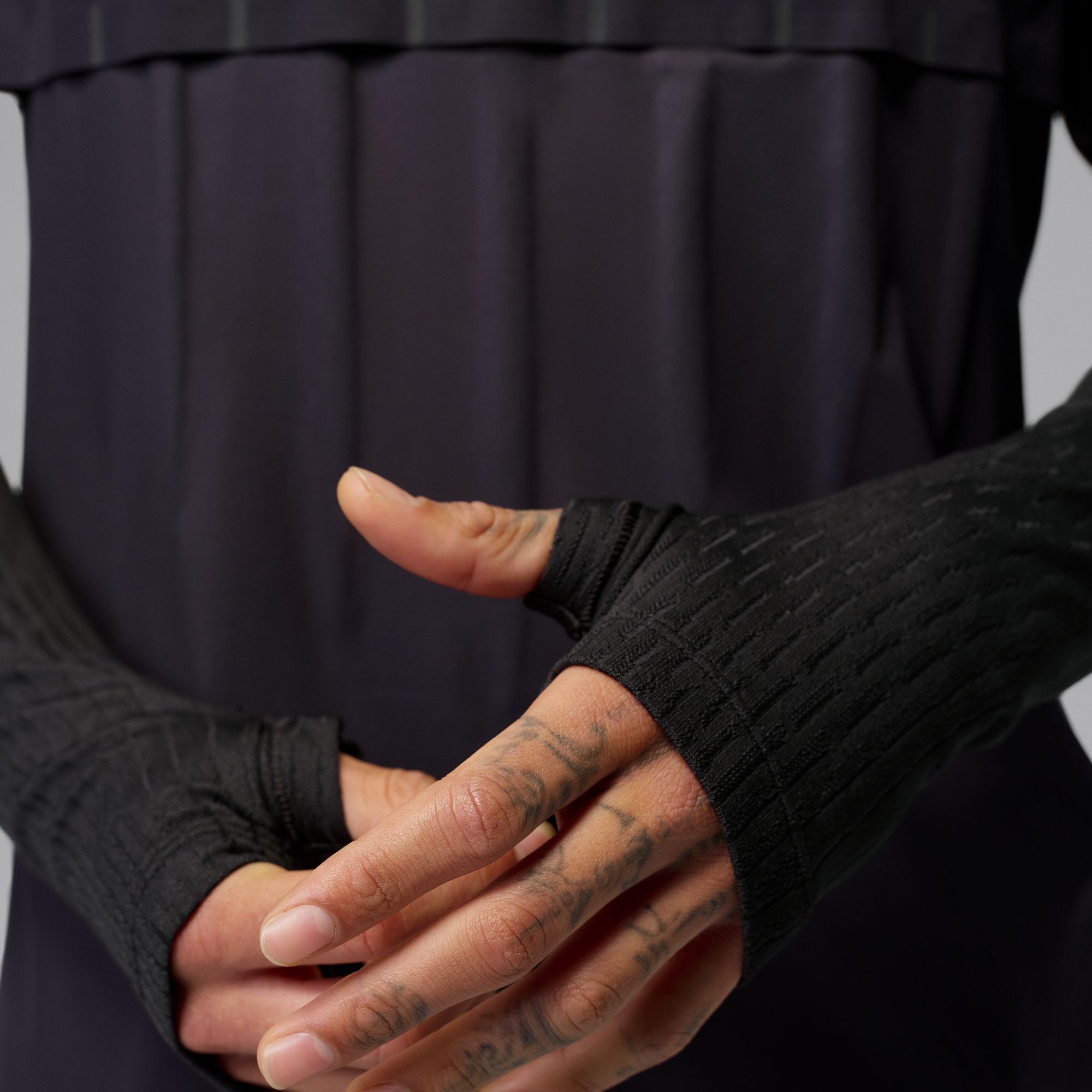 Paris Saint-Germain Strike Elite Night Edition image number 5