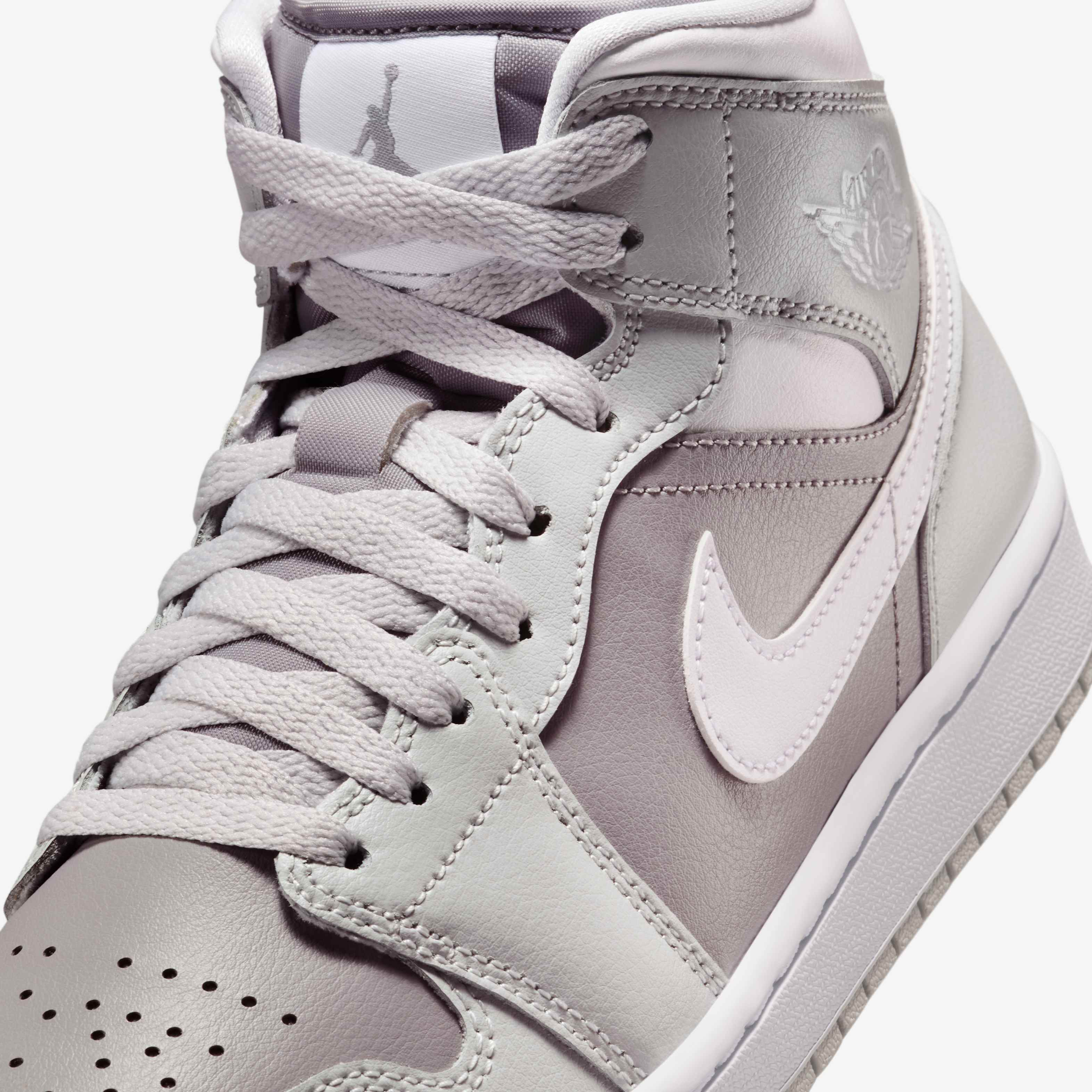 Air Jordan 1 Mid Shoes image number 6