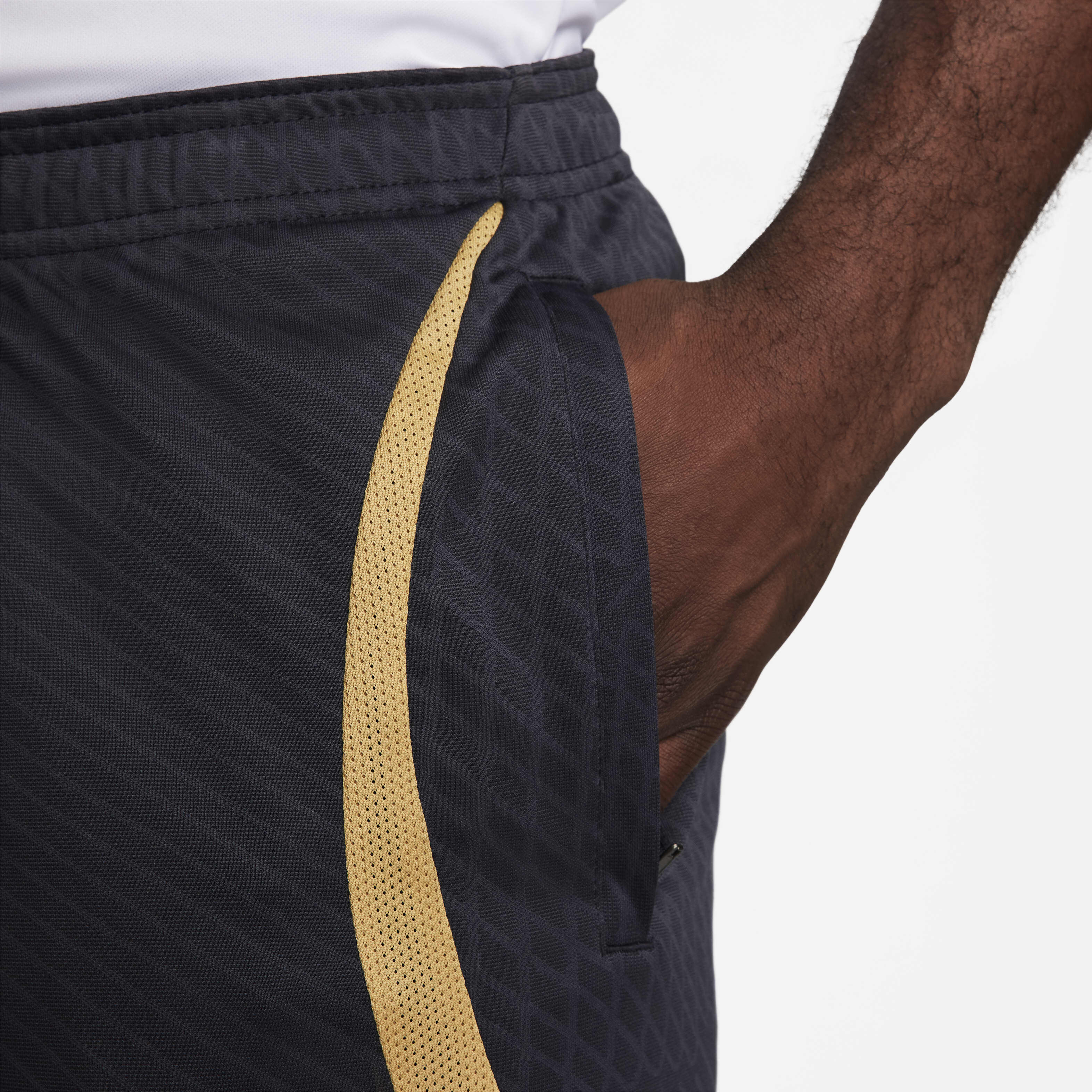 Chelsea F.C. Strike image number 3