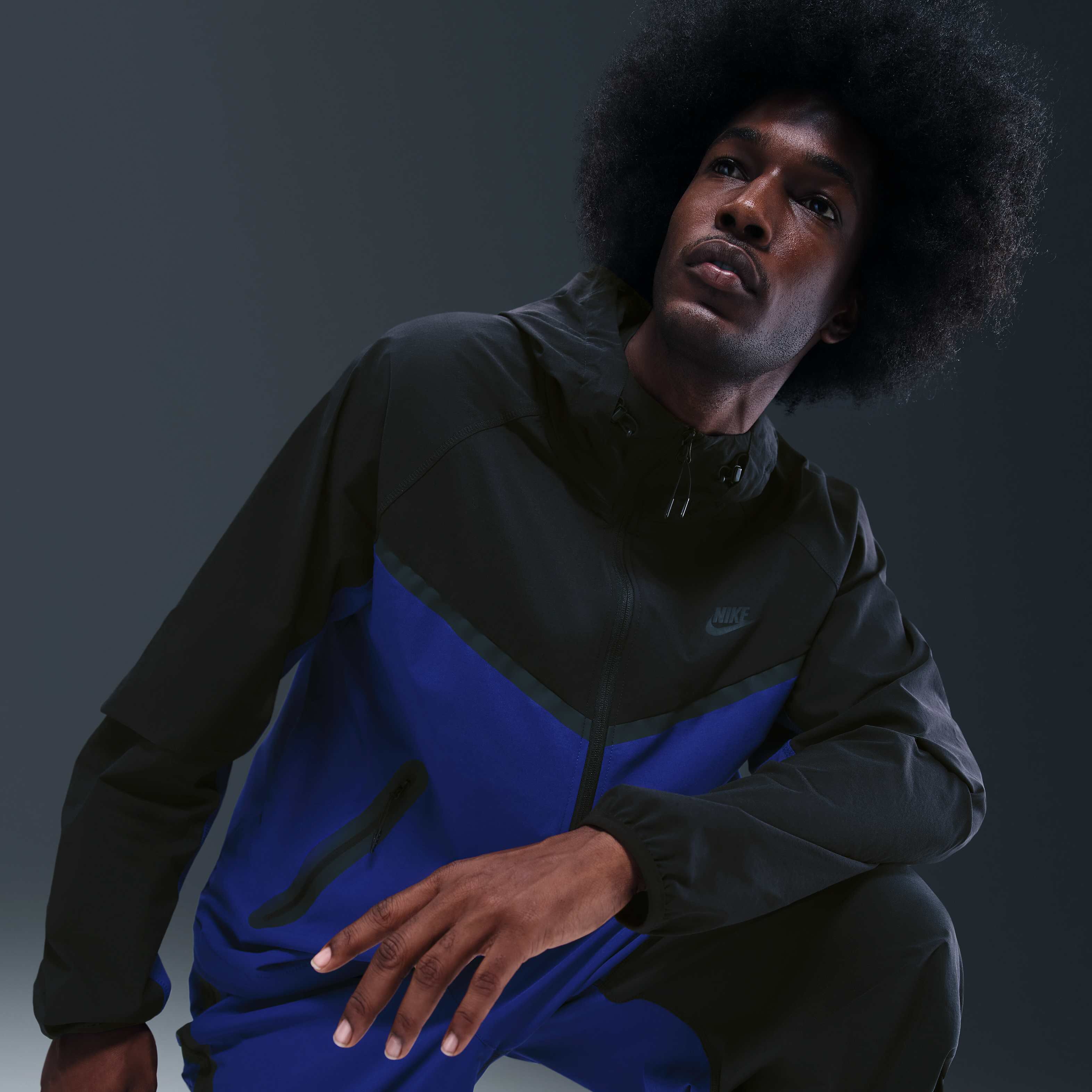 نايكي تك ويندرانر image number 2