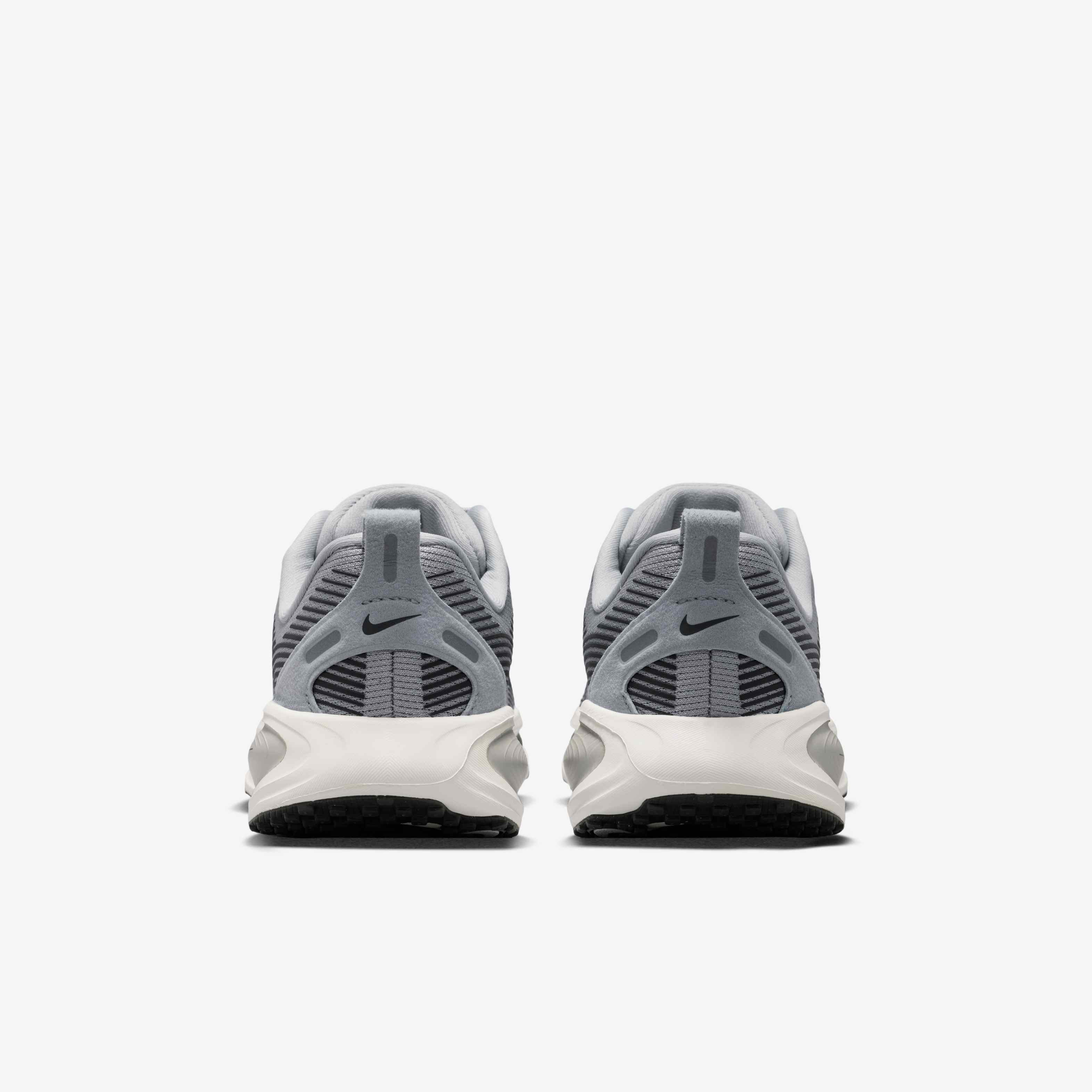 Nike Vomero 18 image number 5