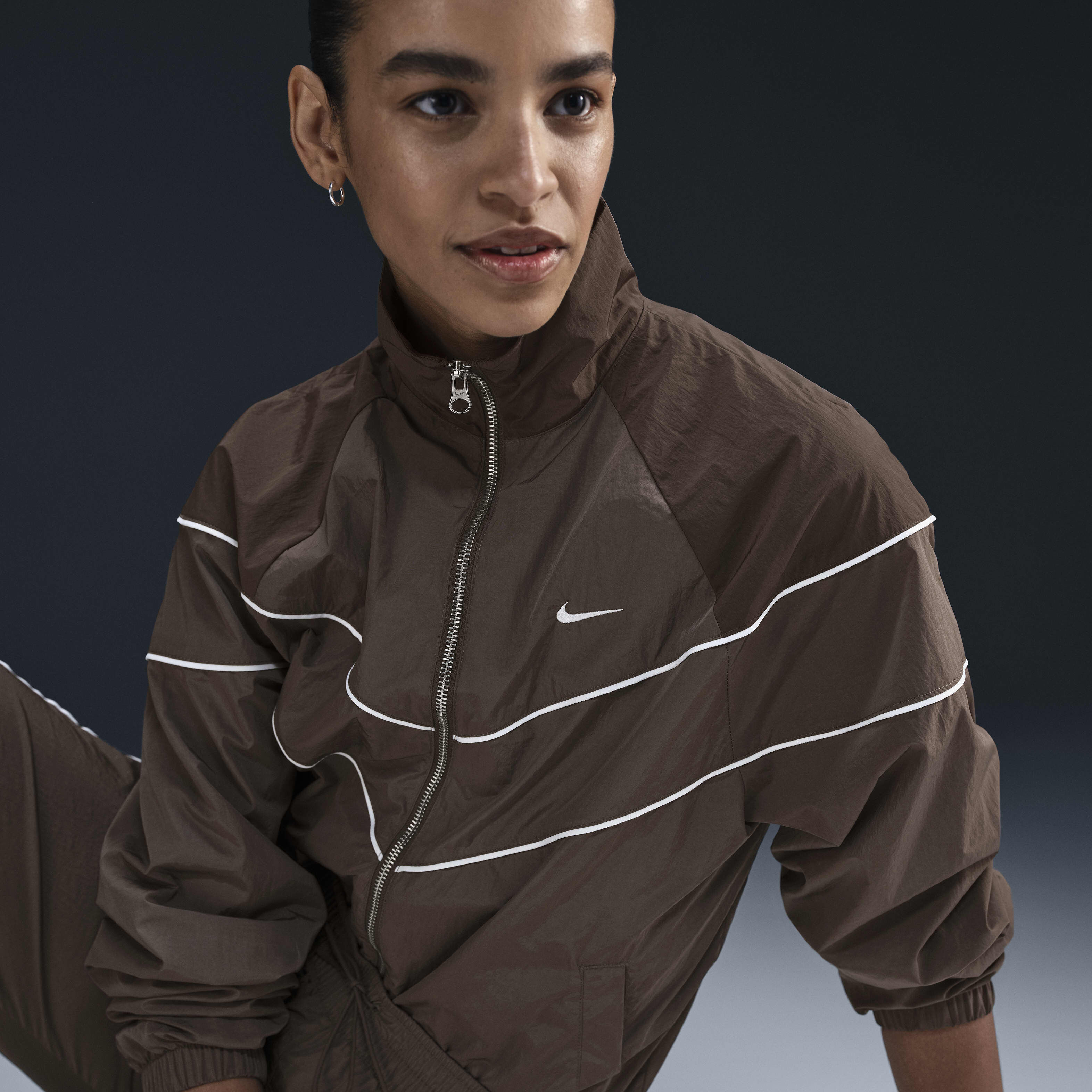 [NIKE] WINDRUNNER WOMEN'S LOOSE UV WOVEN F/Z JACKET ☆人気☆ Amazon.com: Nike Women's Windrunner Loose UV Woven Full-Zip