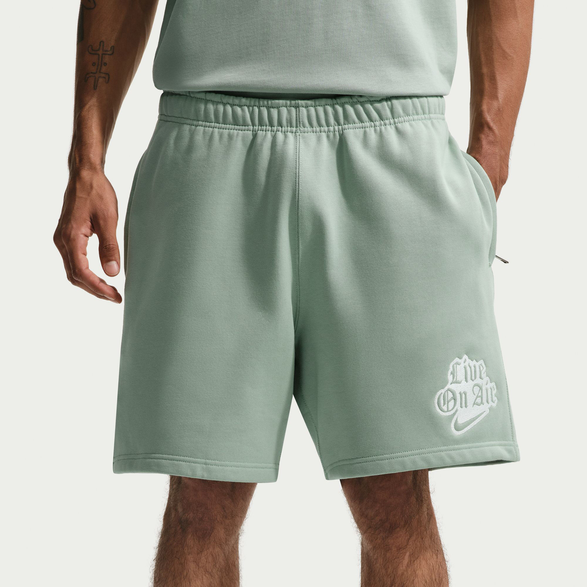 Nike Solo Swoosh image number 2