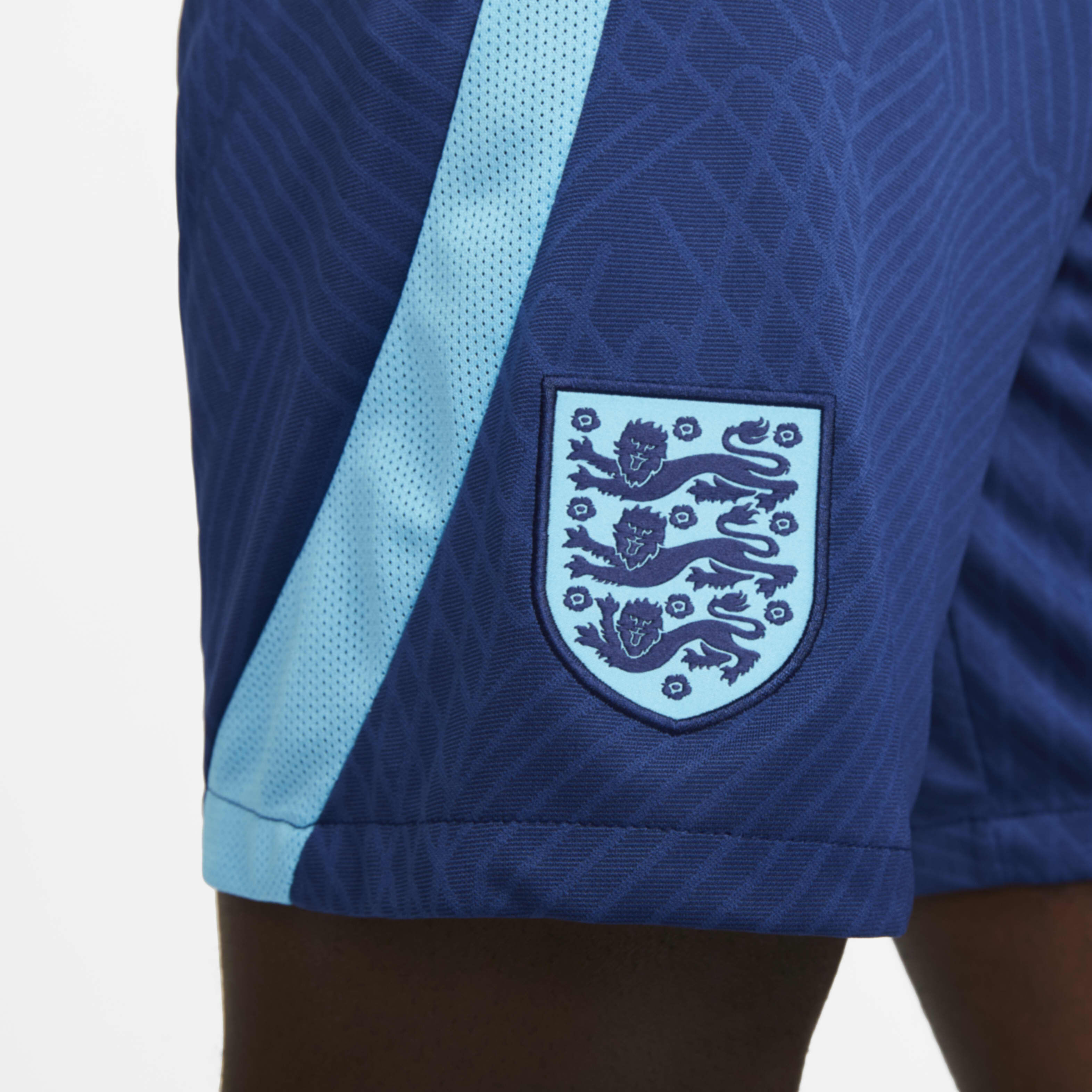 England Strike image number 5