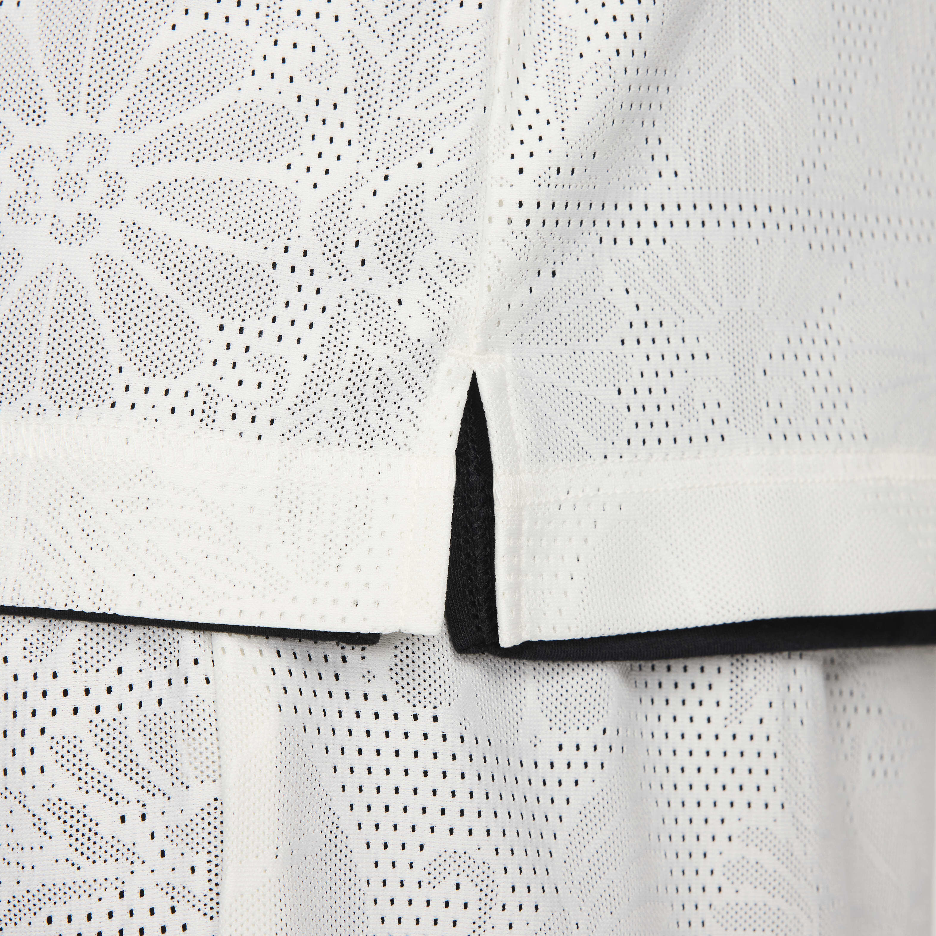 Nike Standard Issue image number 4