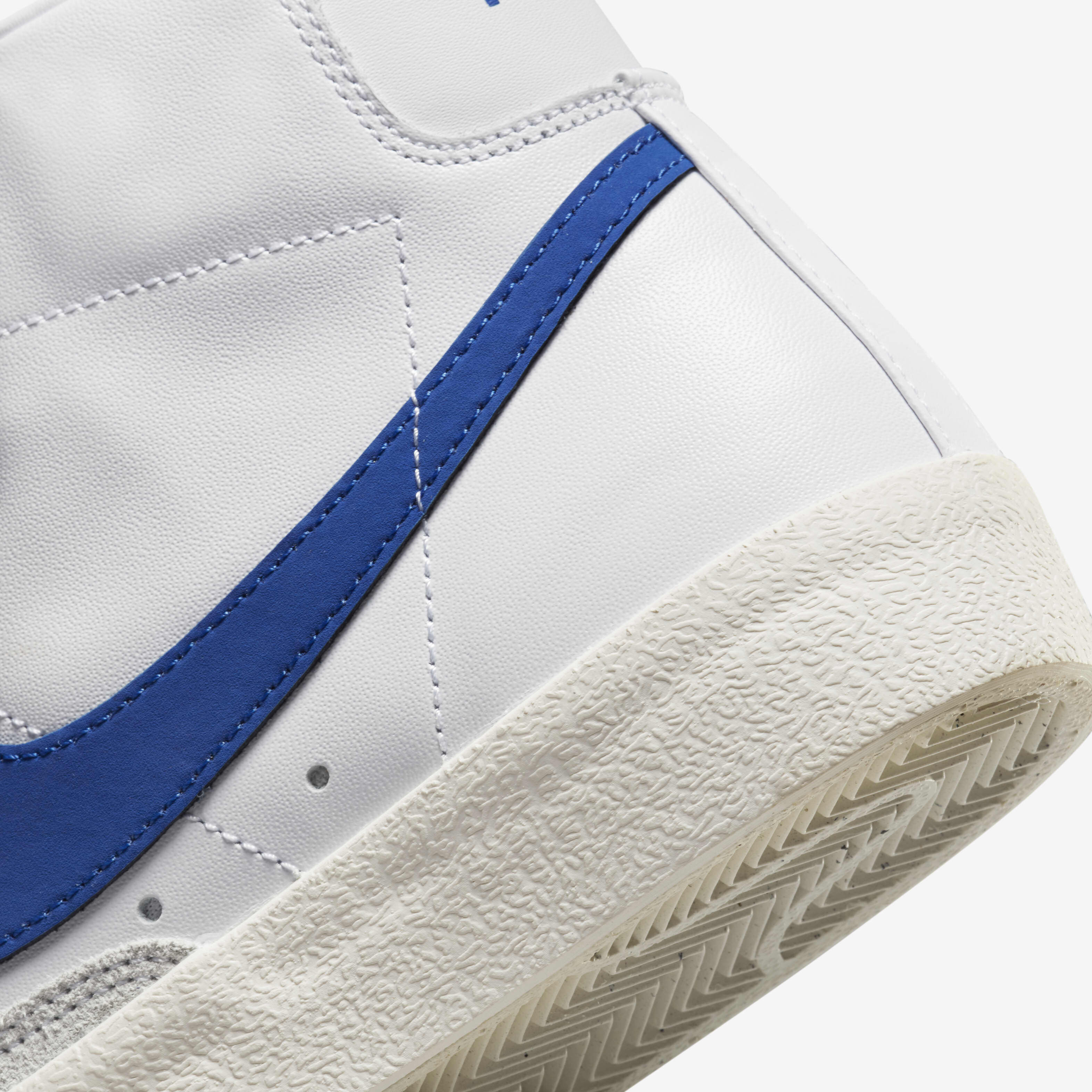 Nike Blazer Mid '77 image number 8