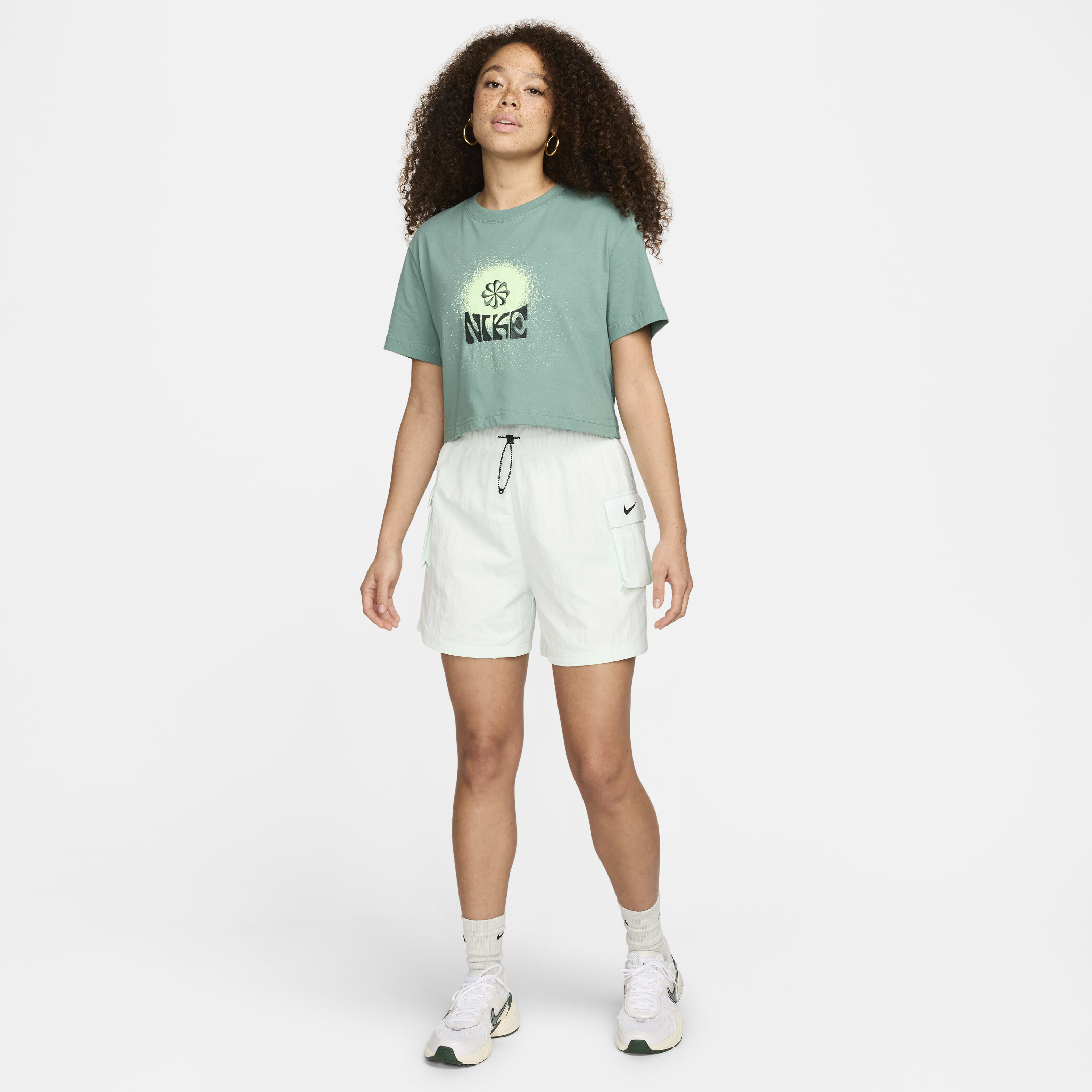 Nike Sportswear Essential image number 5