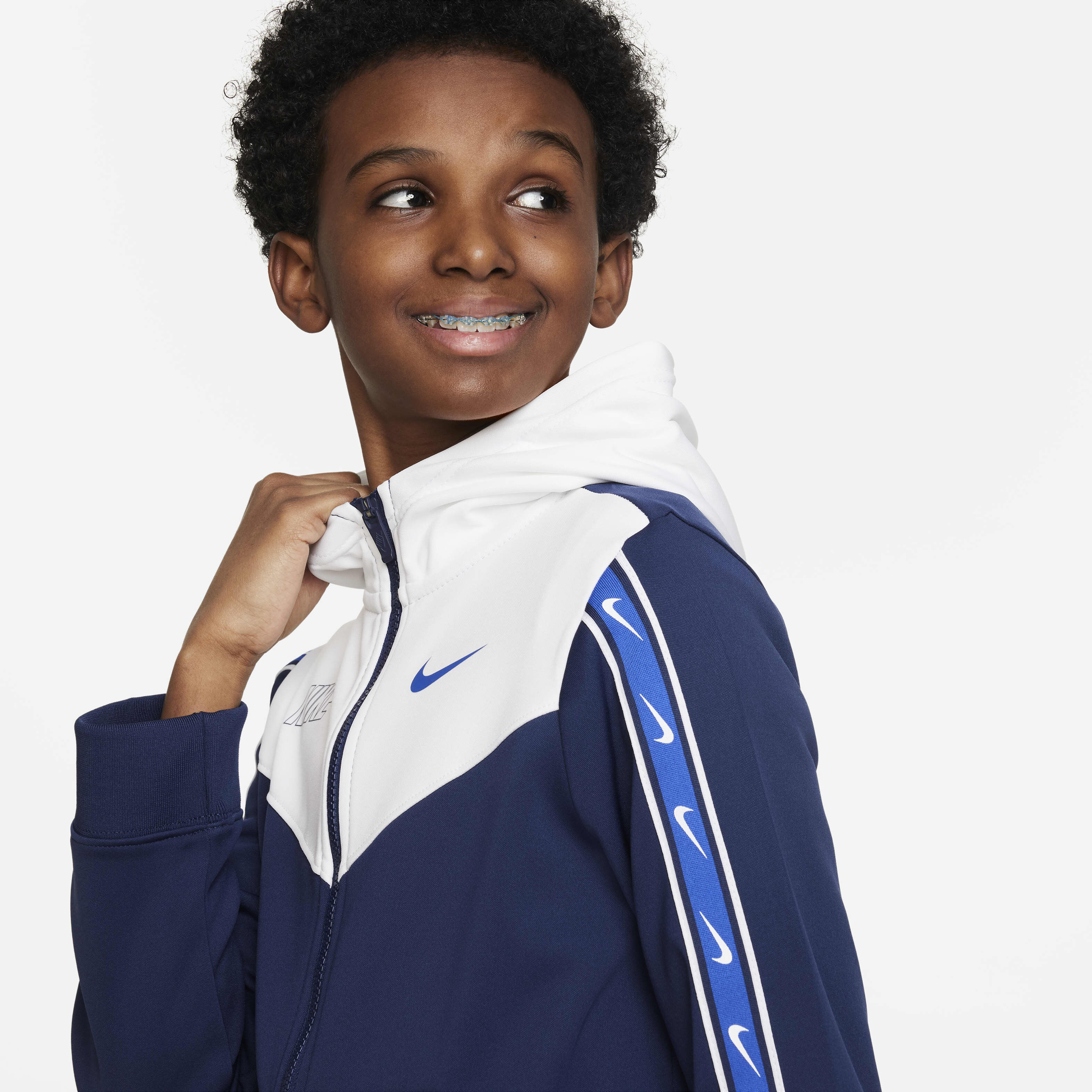 Nike Sportswear Repeat image number 2