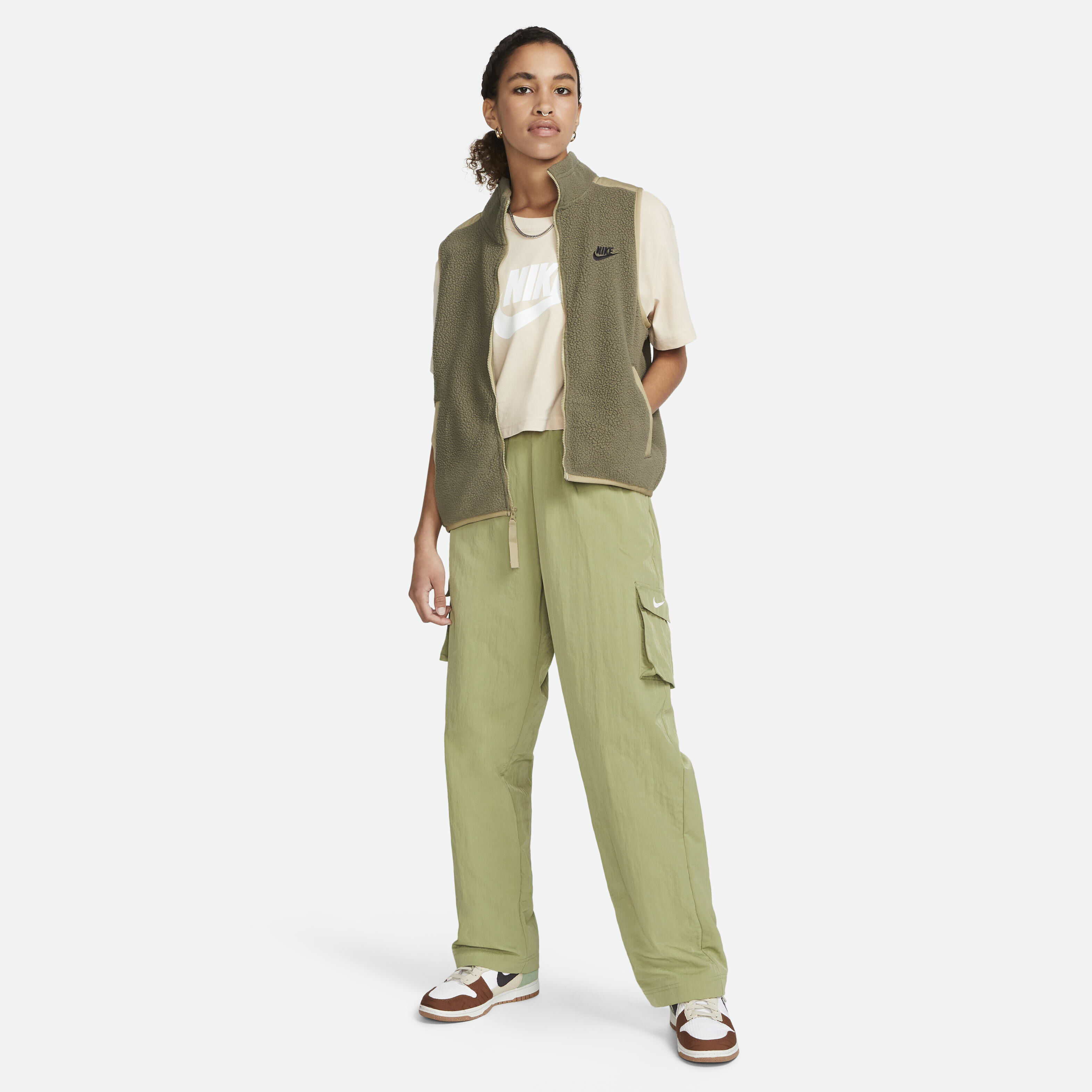 Nike Sportswear Essential image number 3