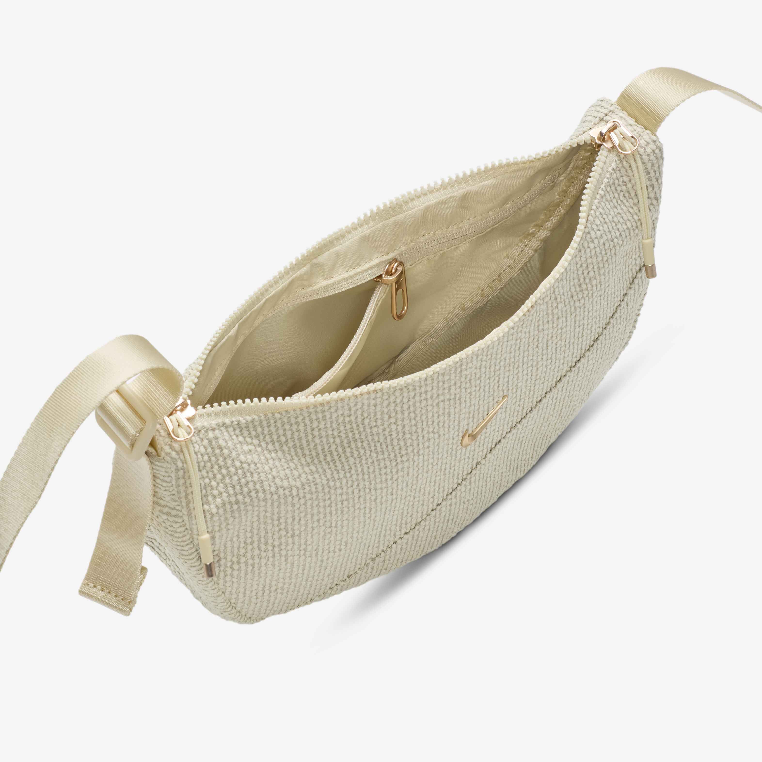 نايكي أورا image number 3