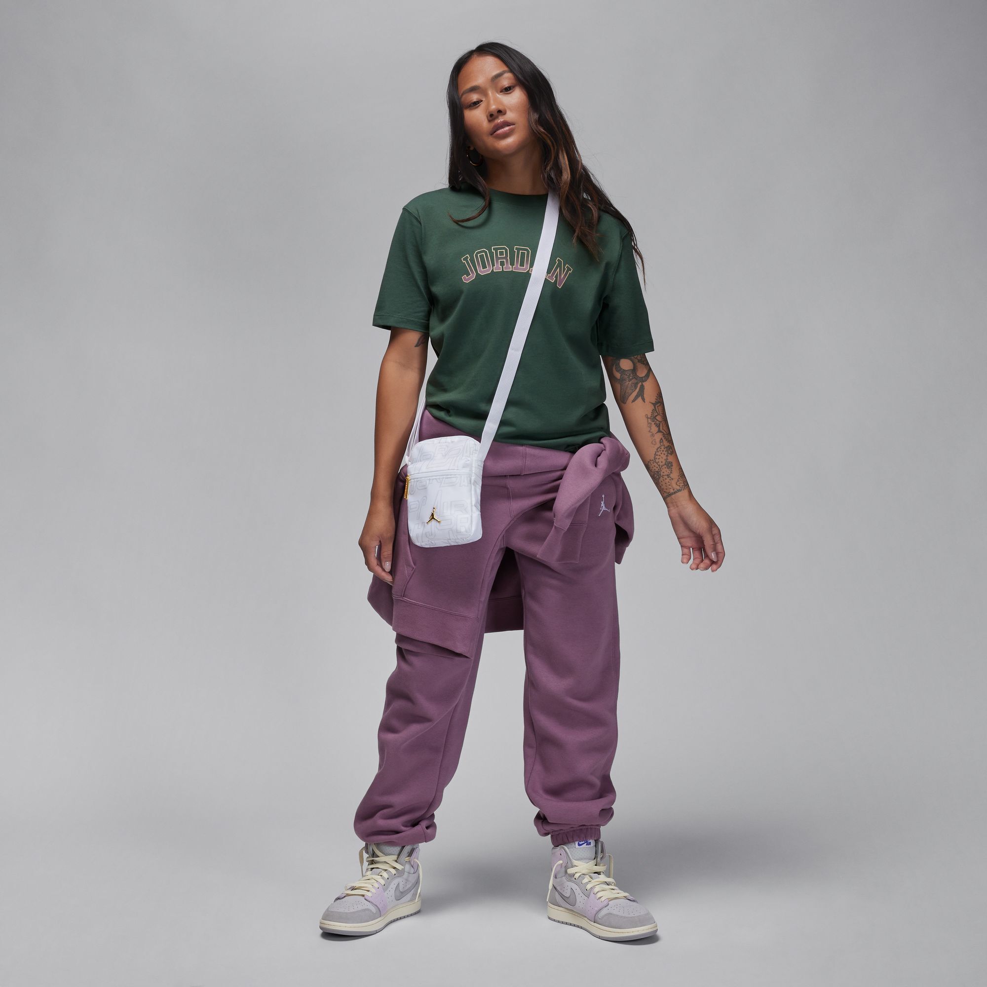 Jordan Black and Gold image number 1