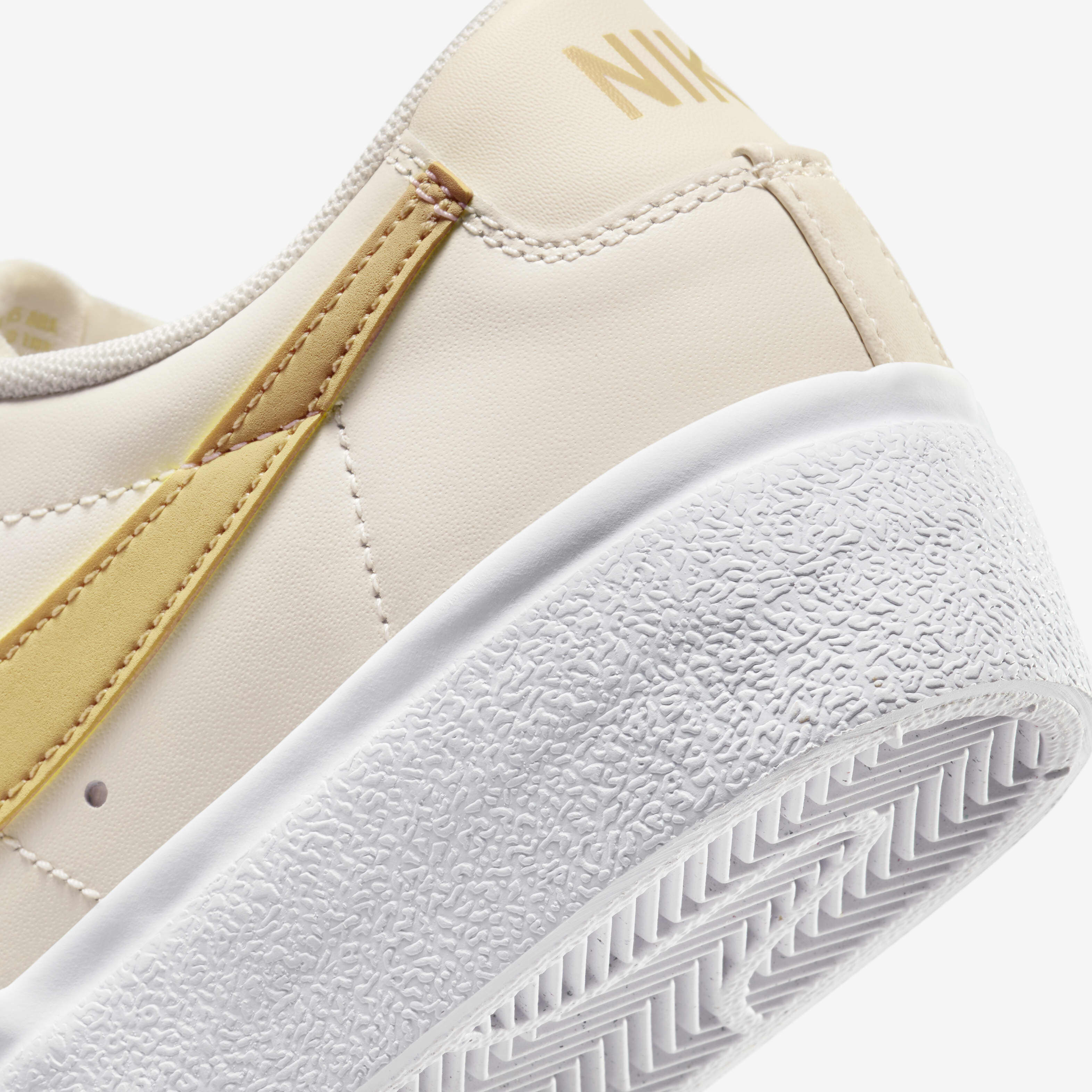 Nike Blazer Low Platform image number 7