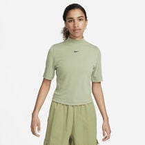 Nike Sportswear Essentials