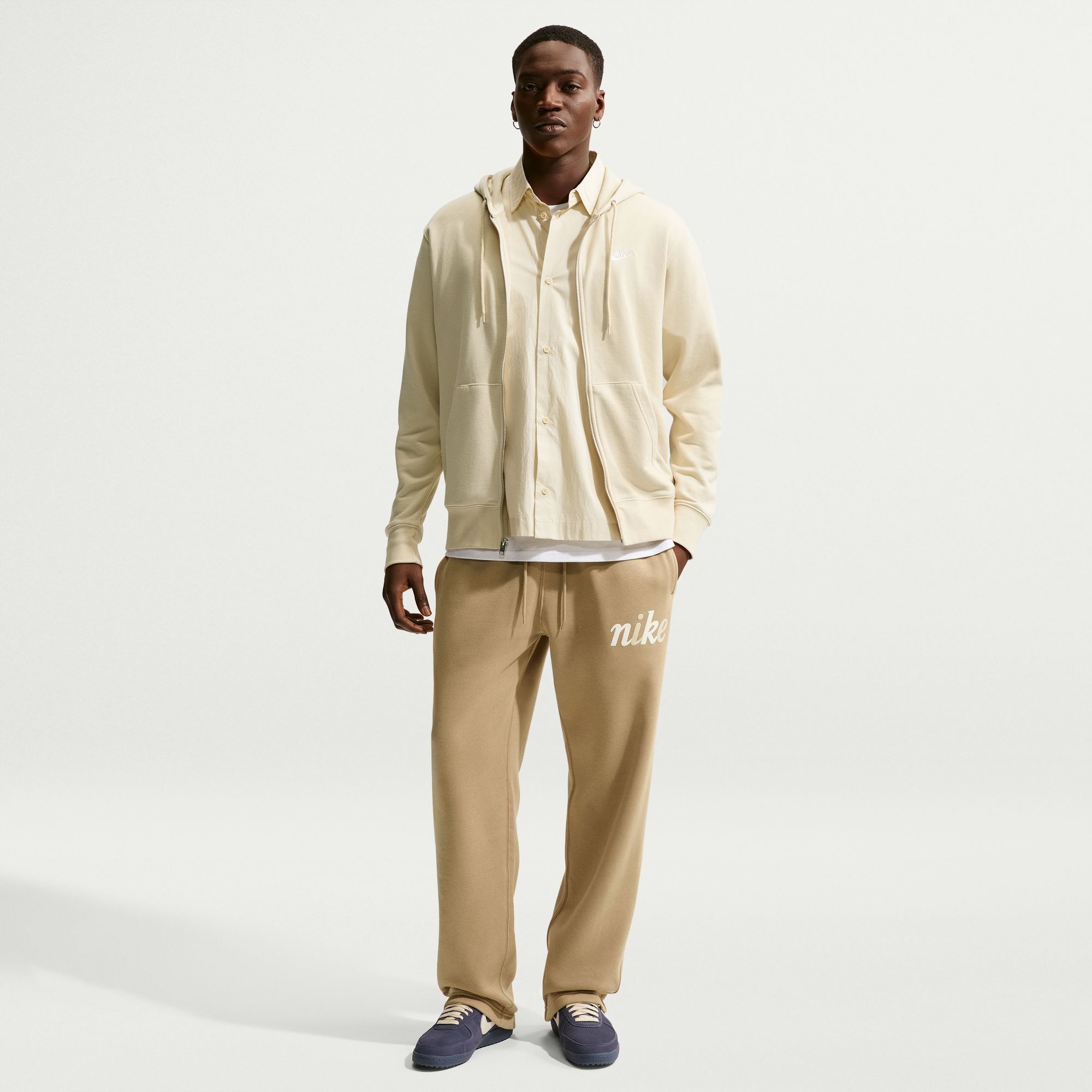 Nike Sportswear Club image number 2