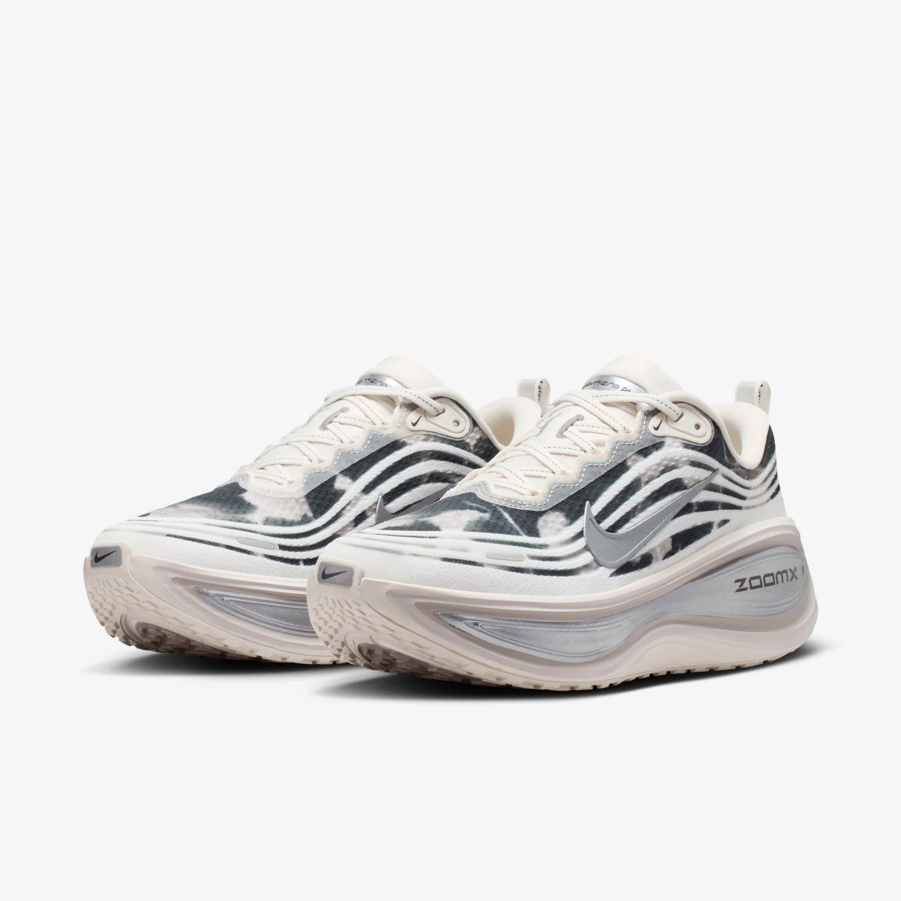 Nike Vomero Plus SE image number 4